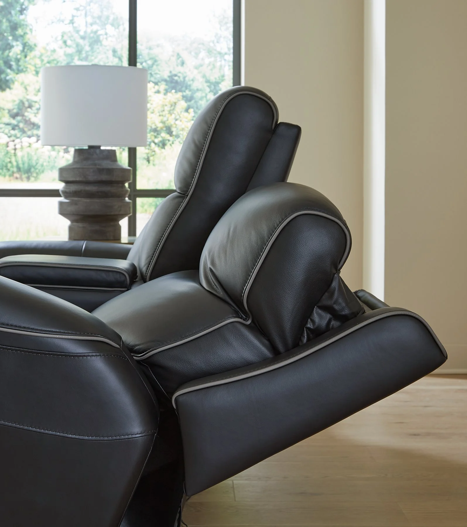 5Z-Comfort Power Reclining Loveseat with Console - Image 19