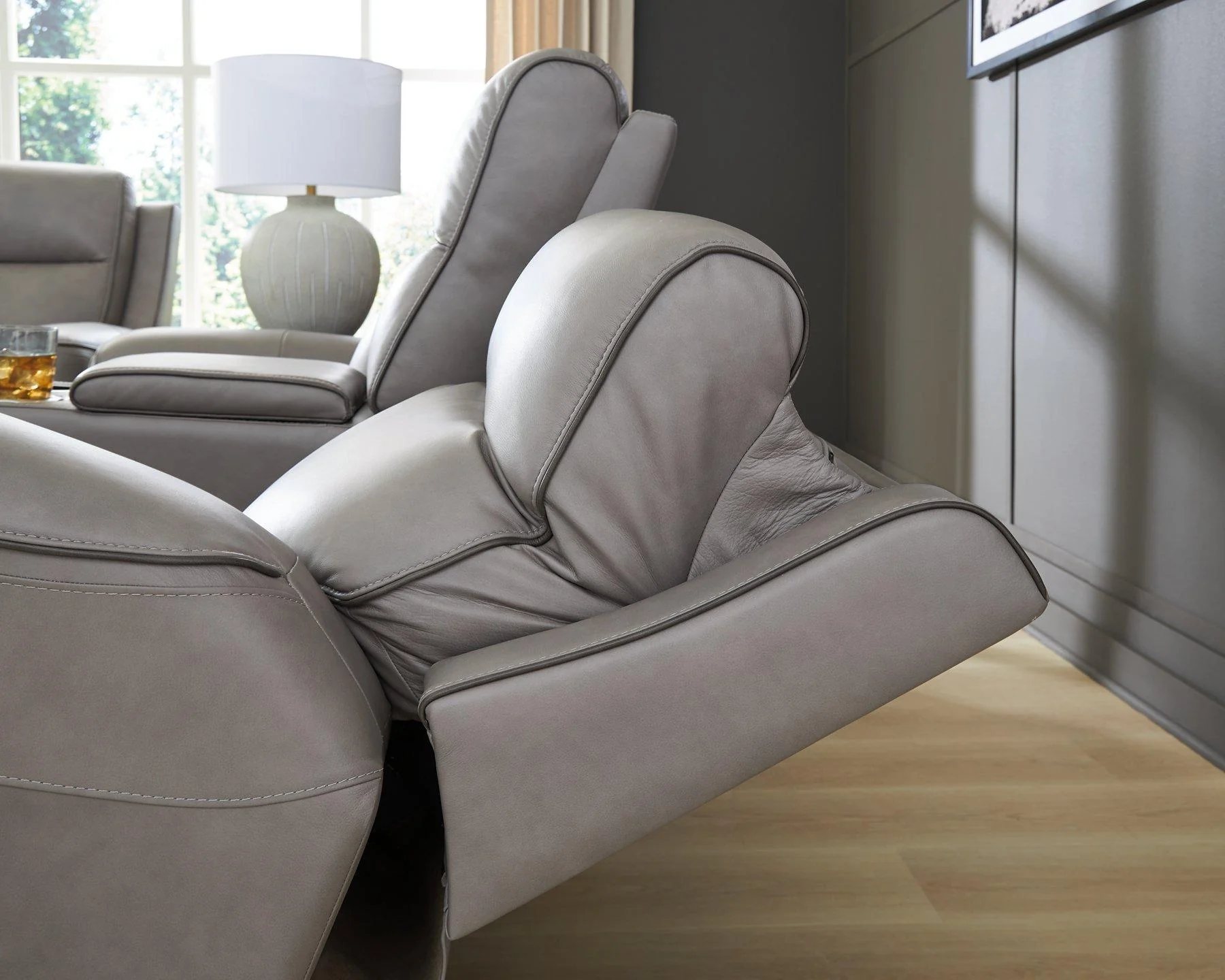 5Z-Comfort Power Reclining Loveseat with Console - Image 6