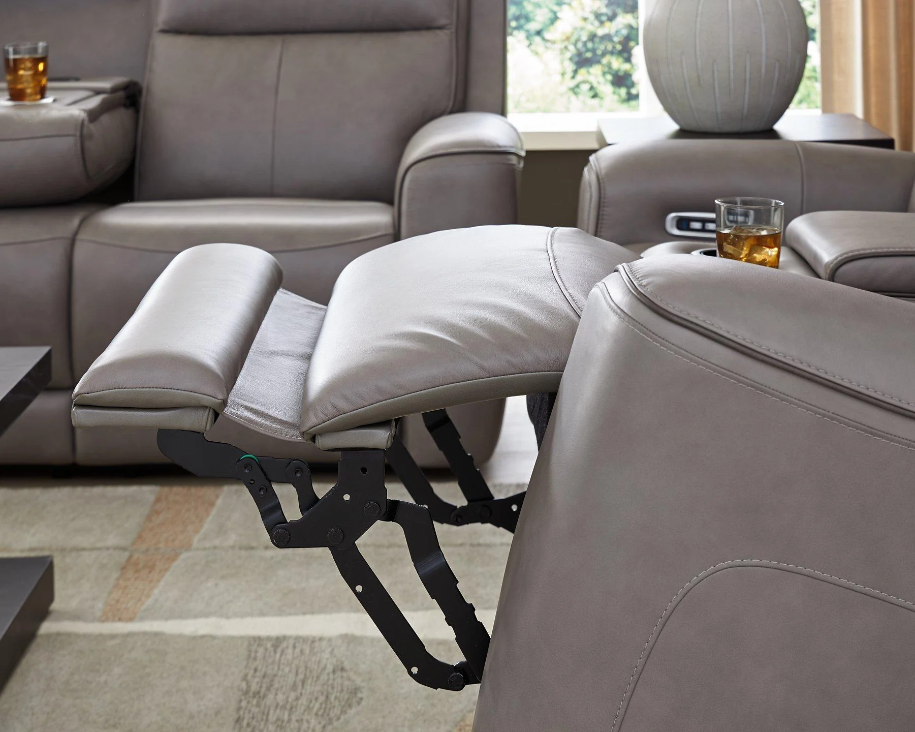 5Z-Comfort Power Reclining Loveseat with Console - Image 7