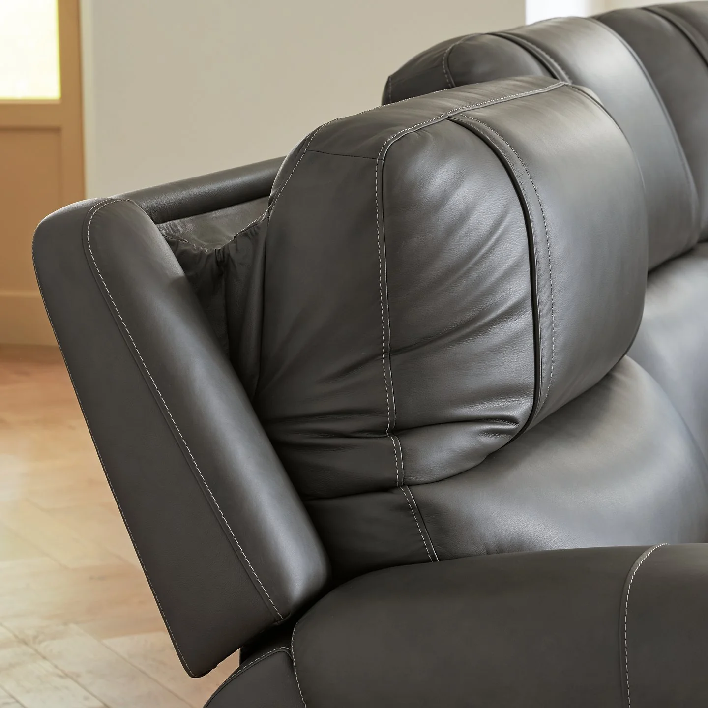 5Z - Pittson Power Reclining Sectional - Image 3