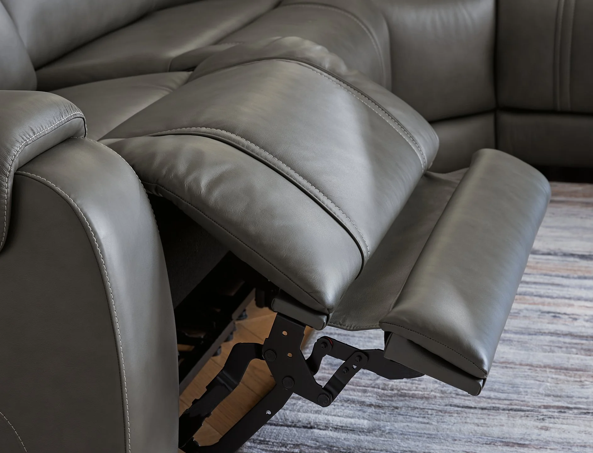 5Z - Pittson Power Reclining Sectional - Image 4