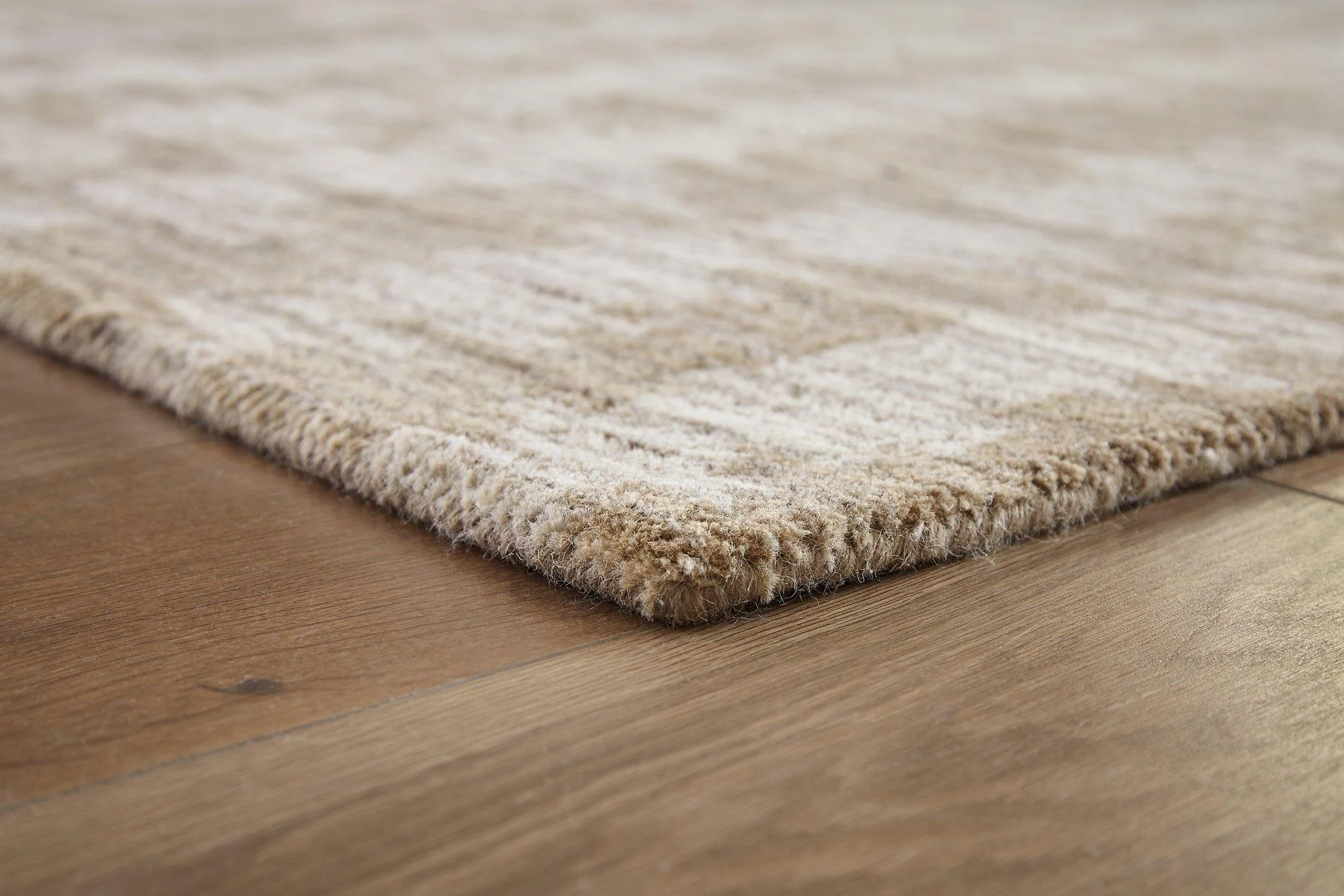 Abanlane 5' x 7' Rug - Image 5