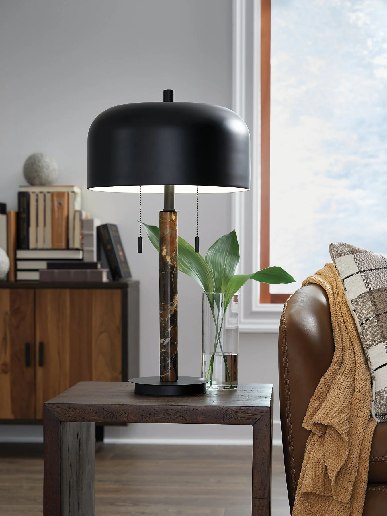 Alanbert Table Lamp - Image 2
