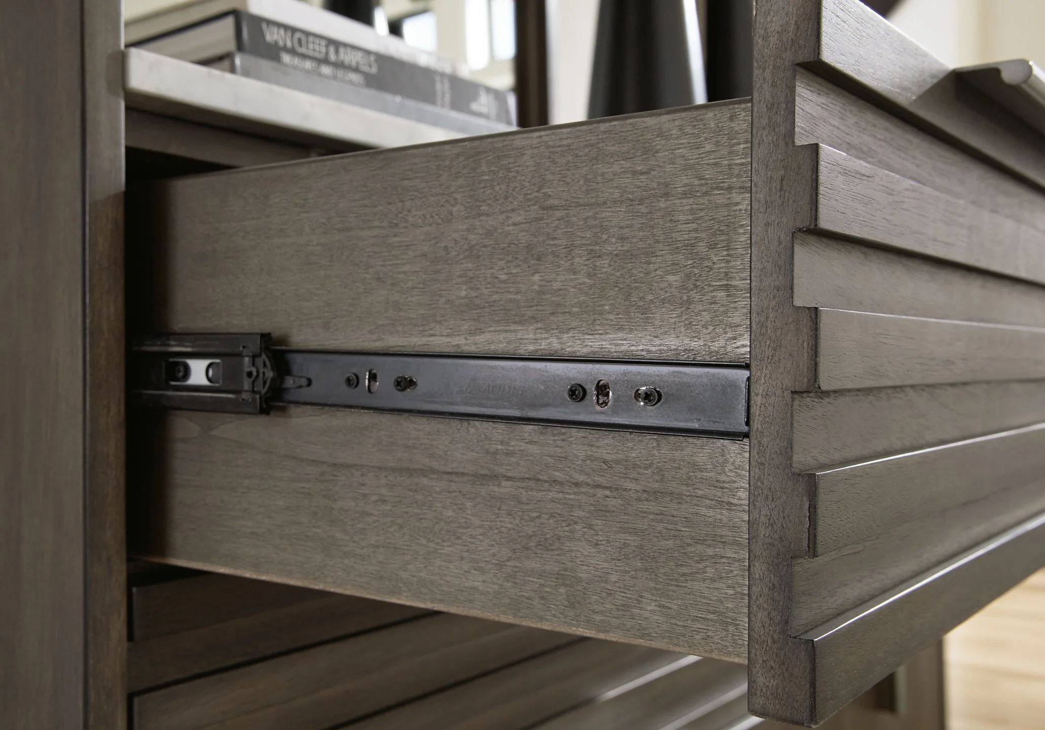 Arkenton Dresser - Image 6