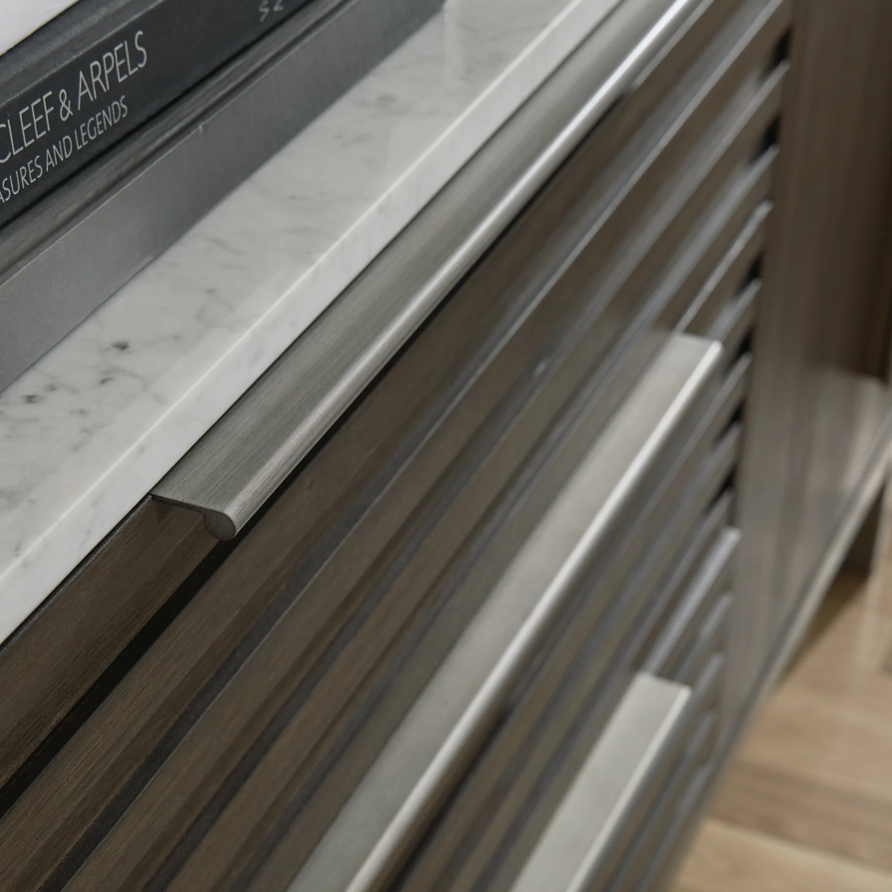 Arkenton Dresser - Image 7