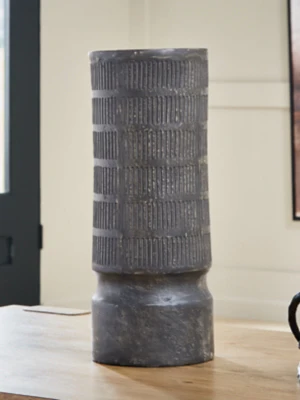 Beninworth Vase - Image 8