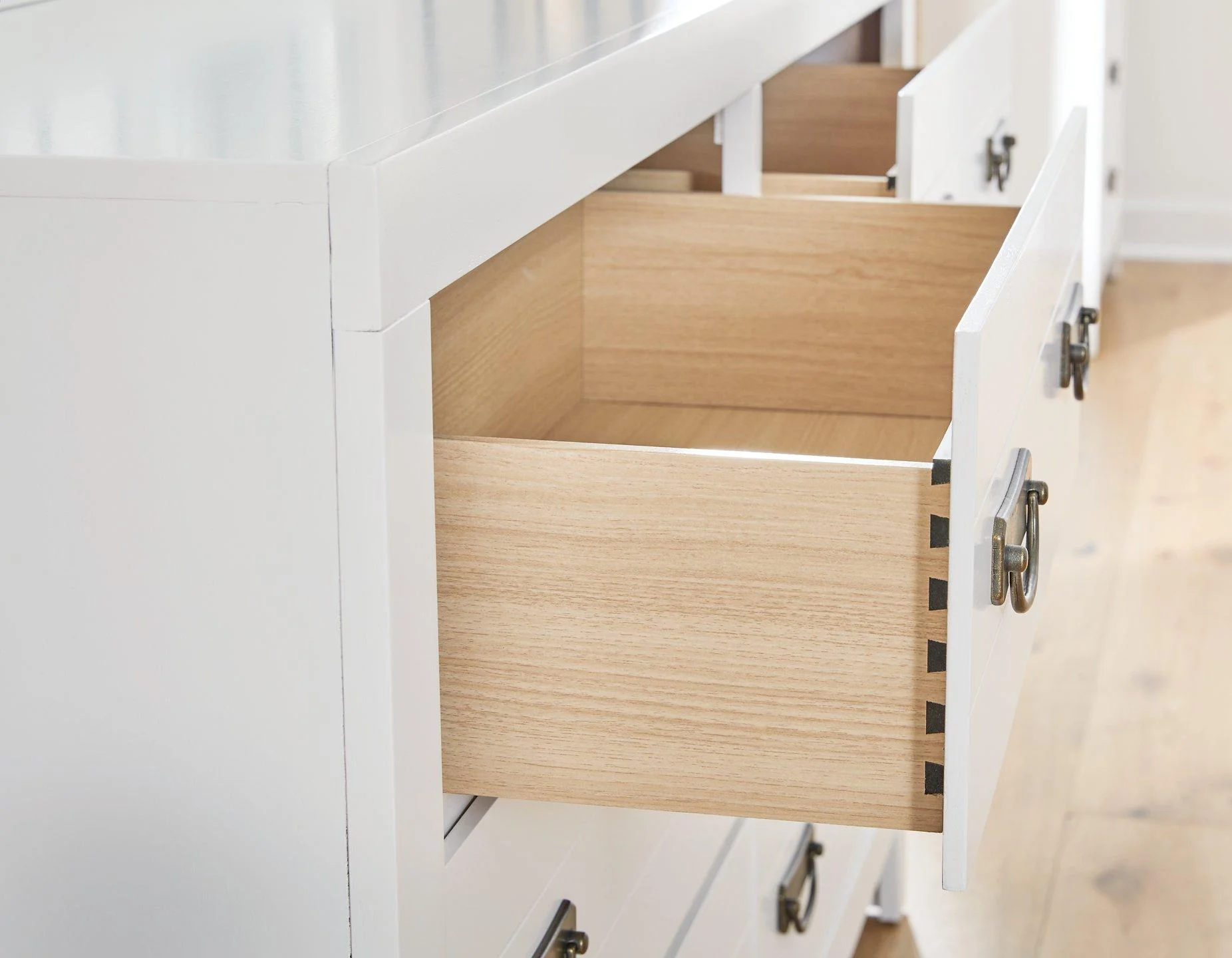 Binterglen Bedroom Package - Image 32
