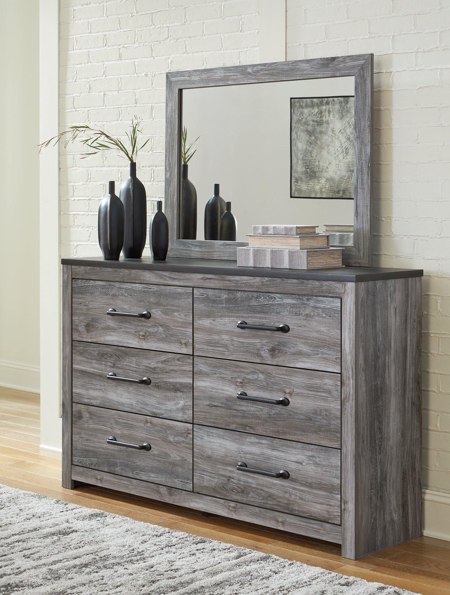 Bronyan Dresser and Mirror - Image 2