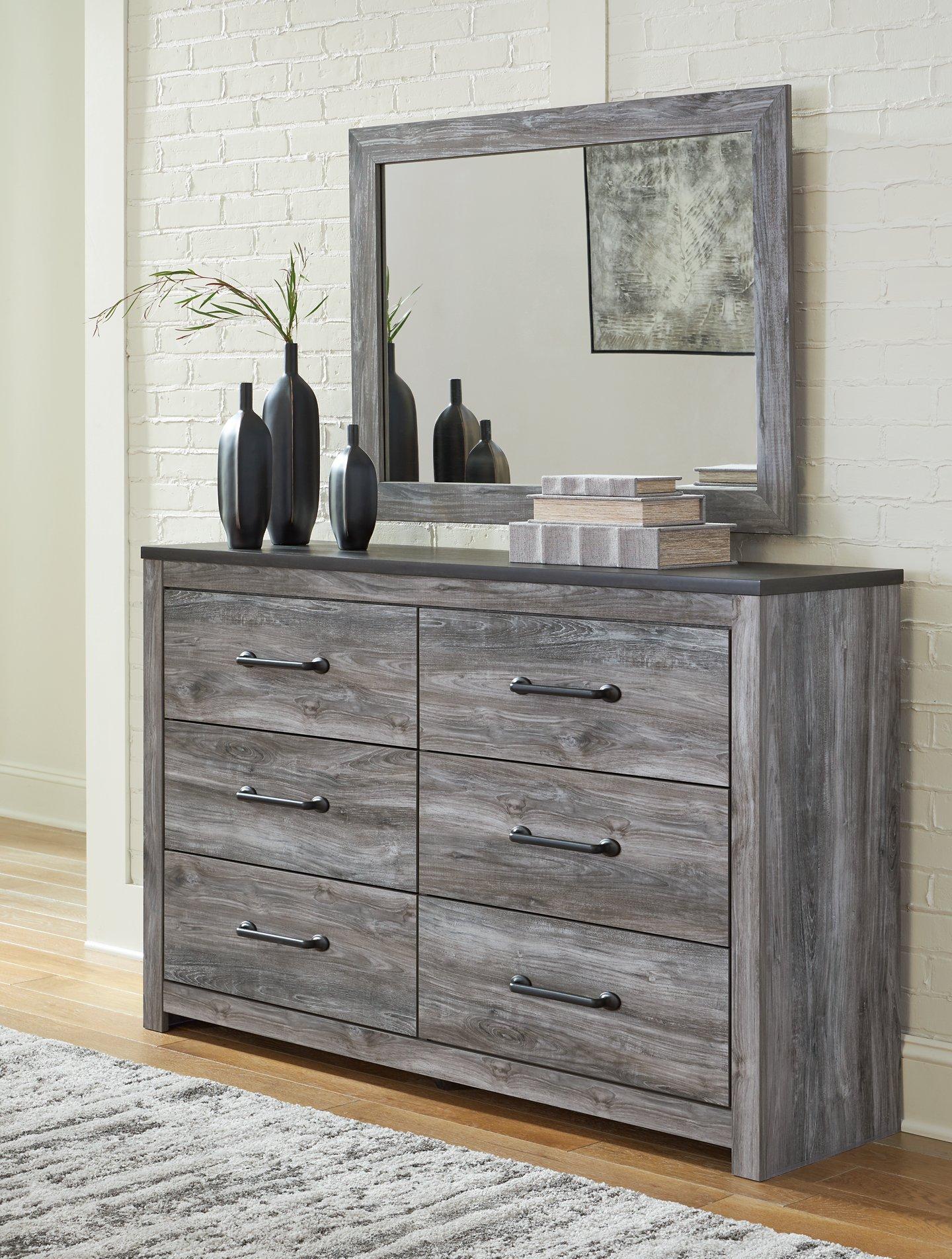 Bronyan Dresser and Mirror - Image 3