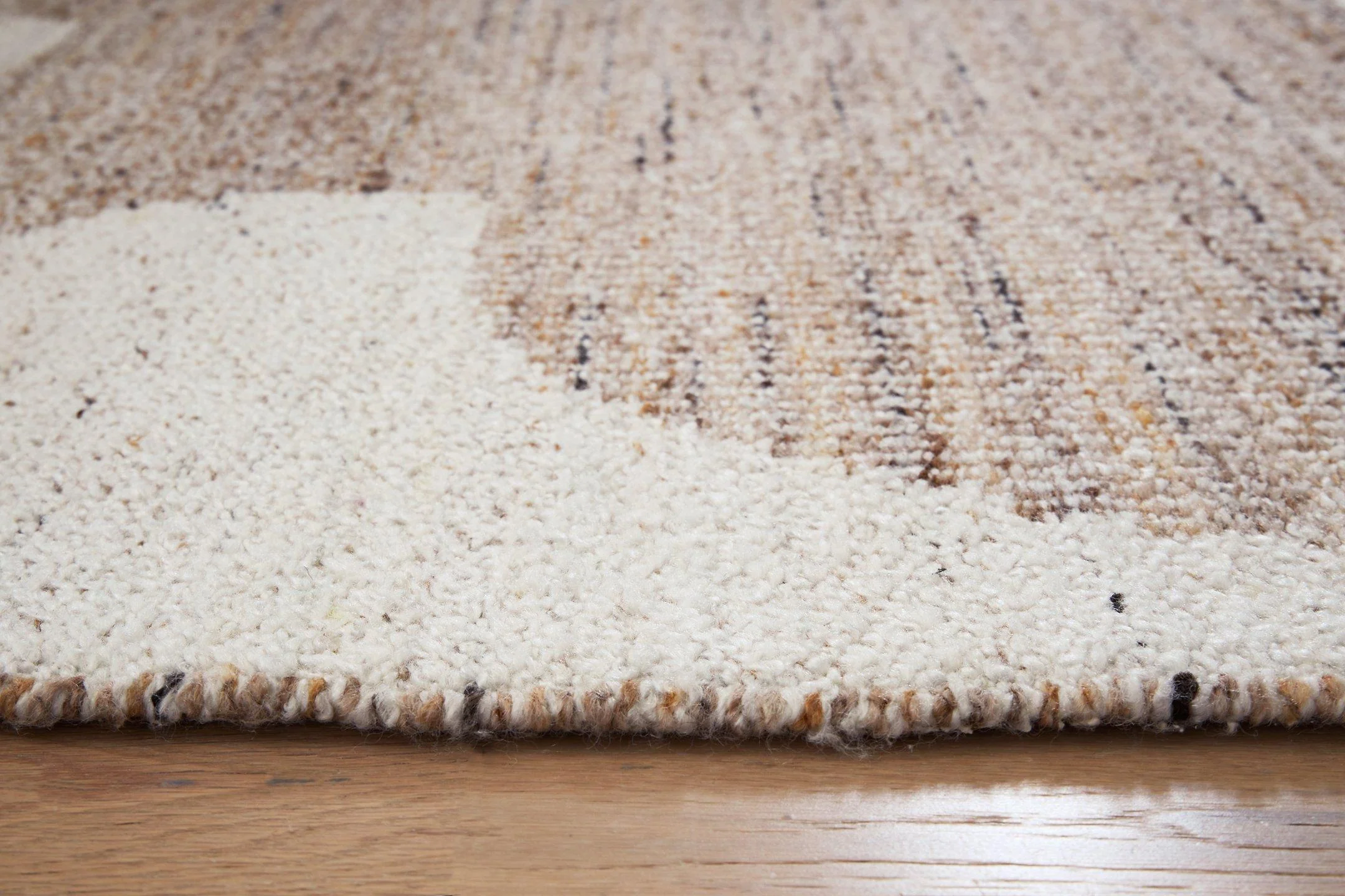 Brynnfield 5' x 7' Rug - Image 5