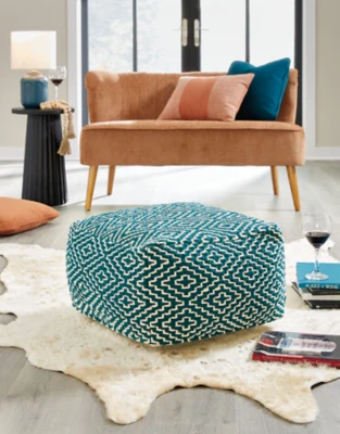 Brynnsen Pouf - Image 2
