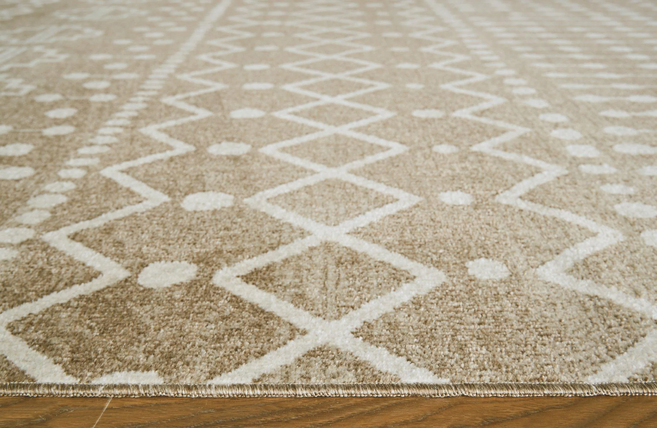 Bunchly 5' x 7' Rug - Image 5