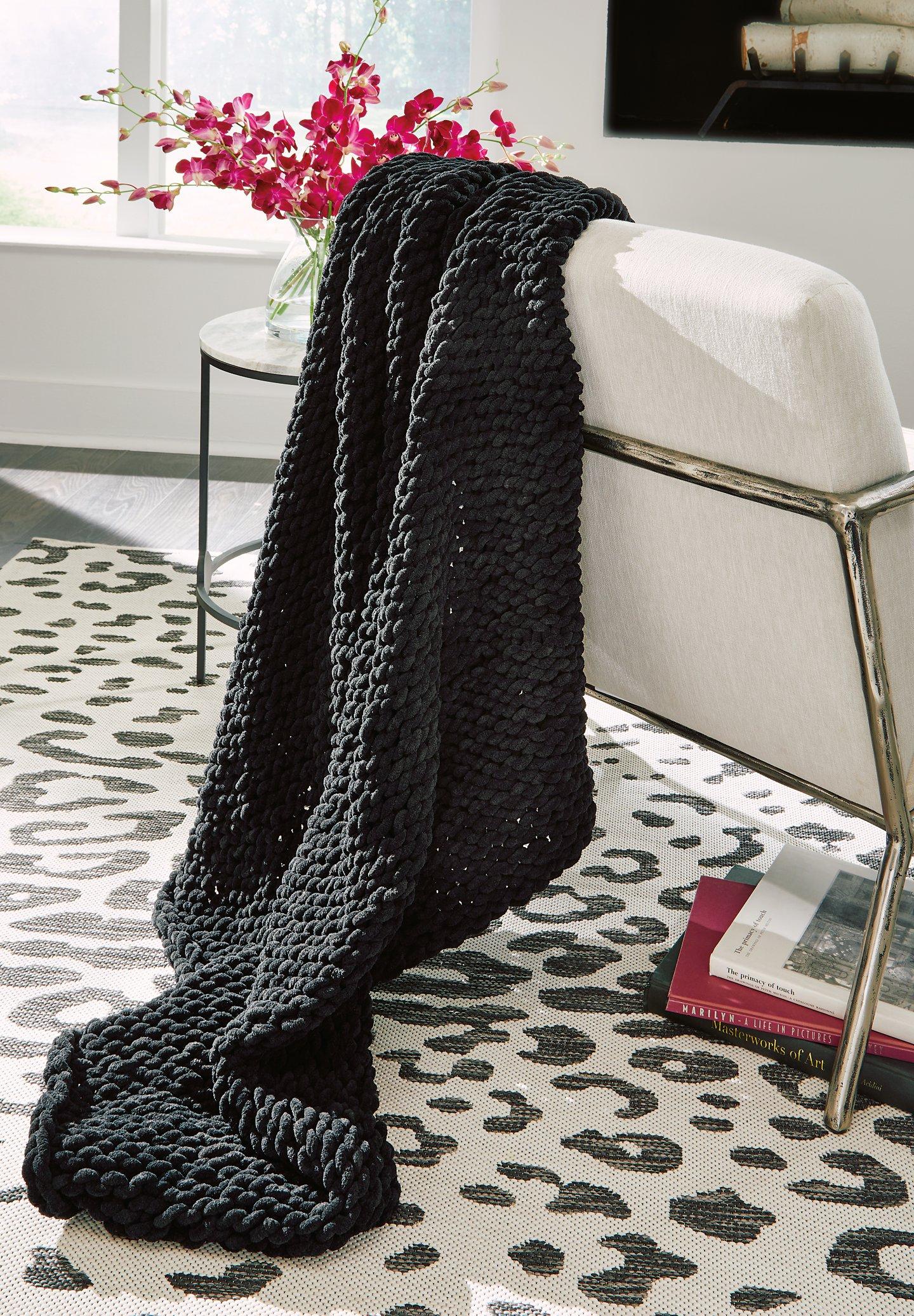 Chaddon Throw - Image 4