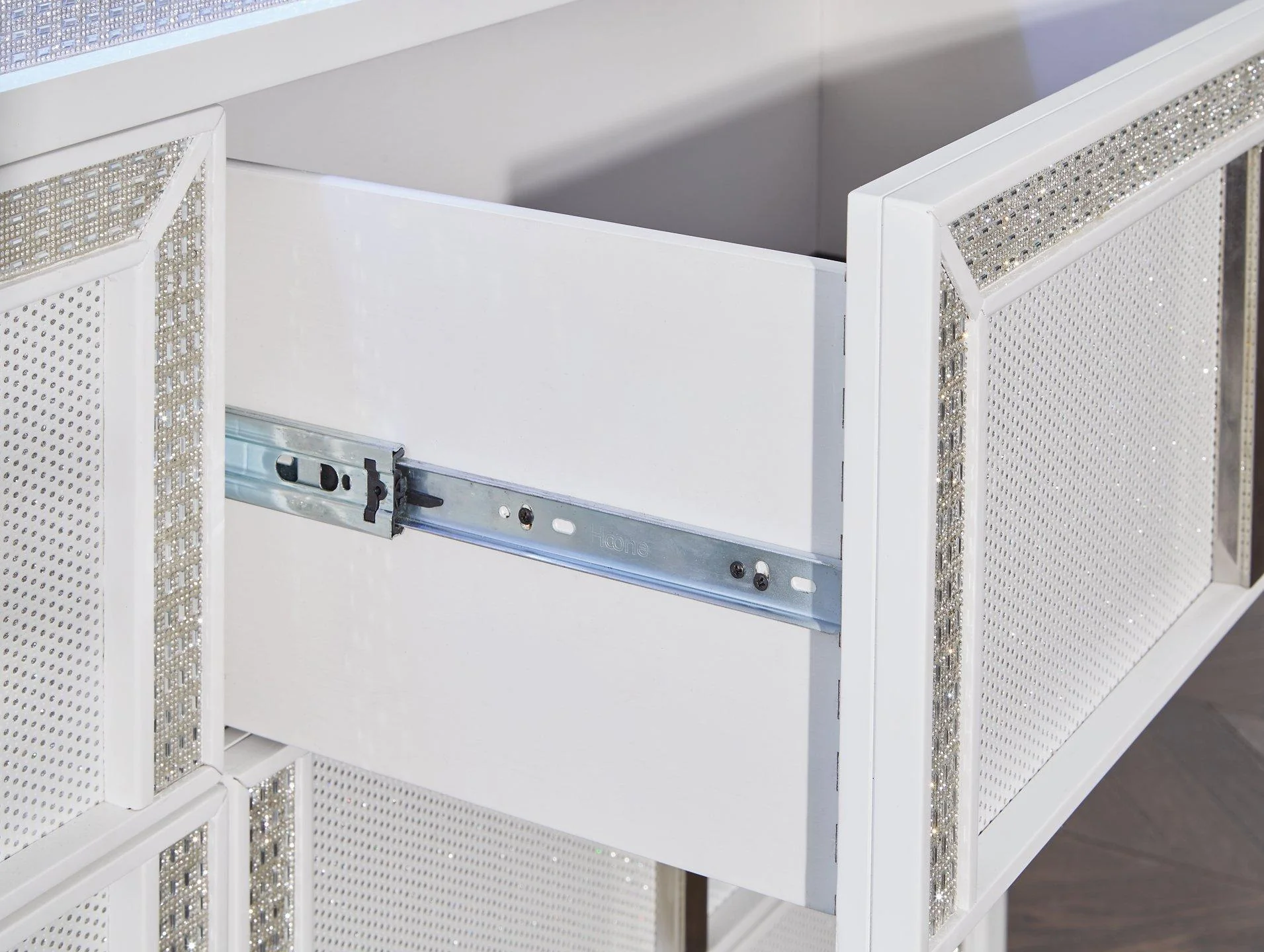 Chalanna Dresser and Mirror - Image 9
