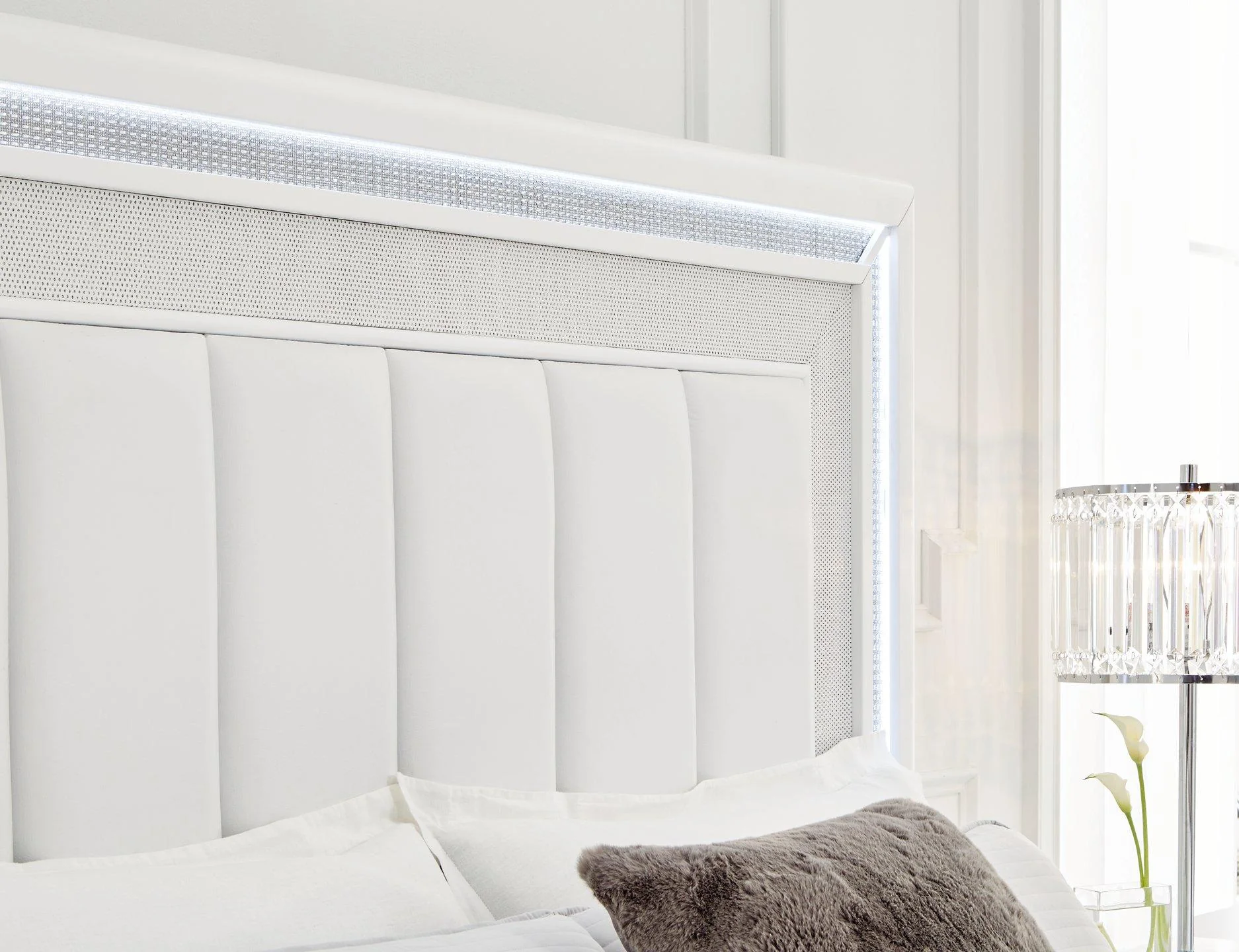 Chalanna Upholstered Storage Bed - Image 10