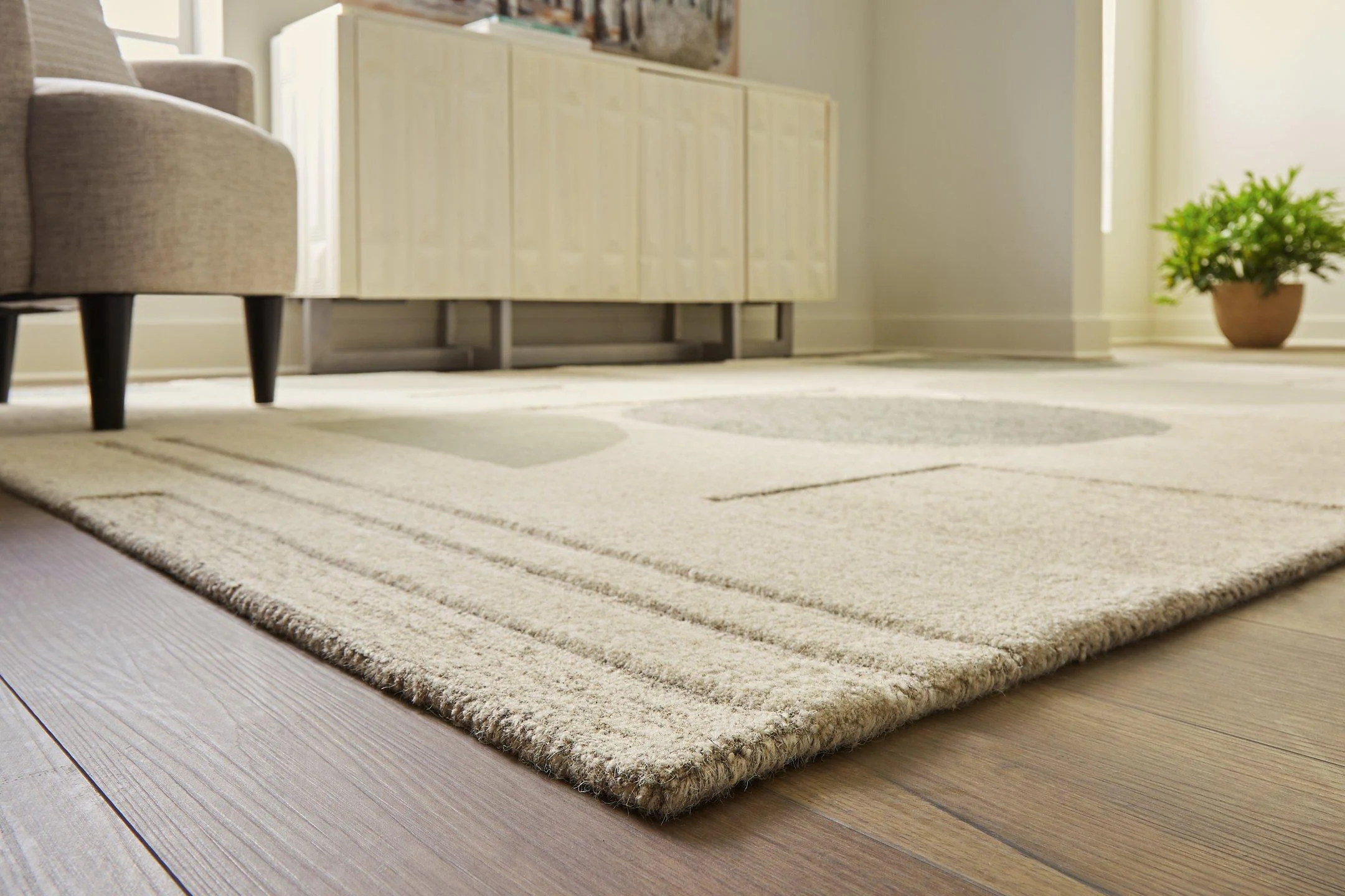 Dallane 5' x 7' Rug - Image 5