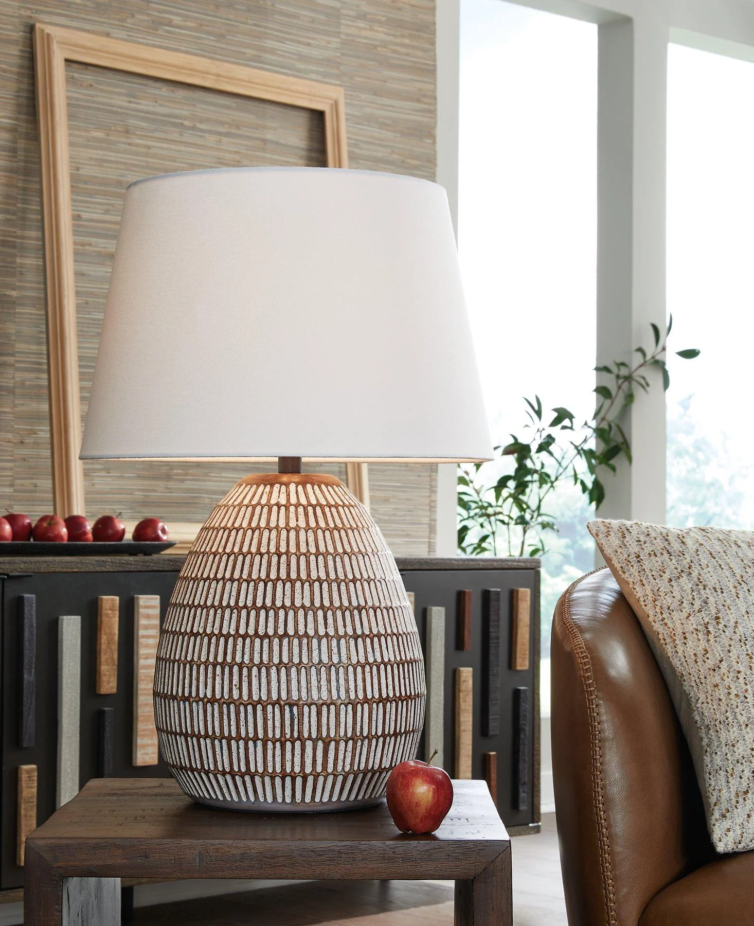 Darrich Table Lamp - Image 2