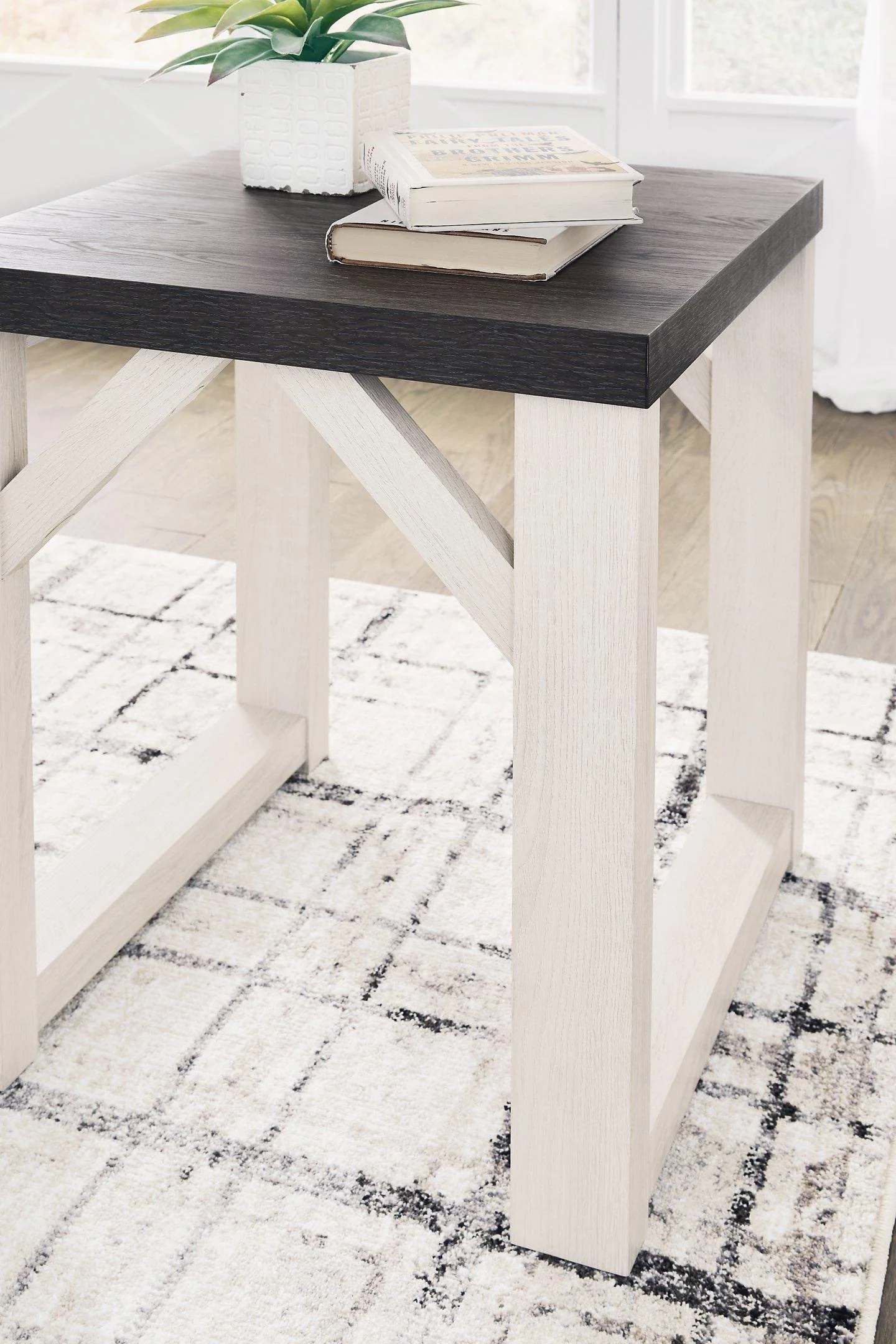 Dorrinson Table (Set of 3) - Image 5
