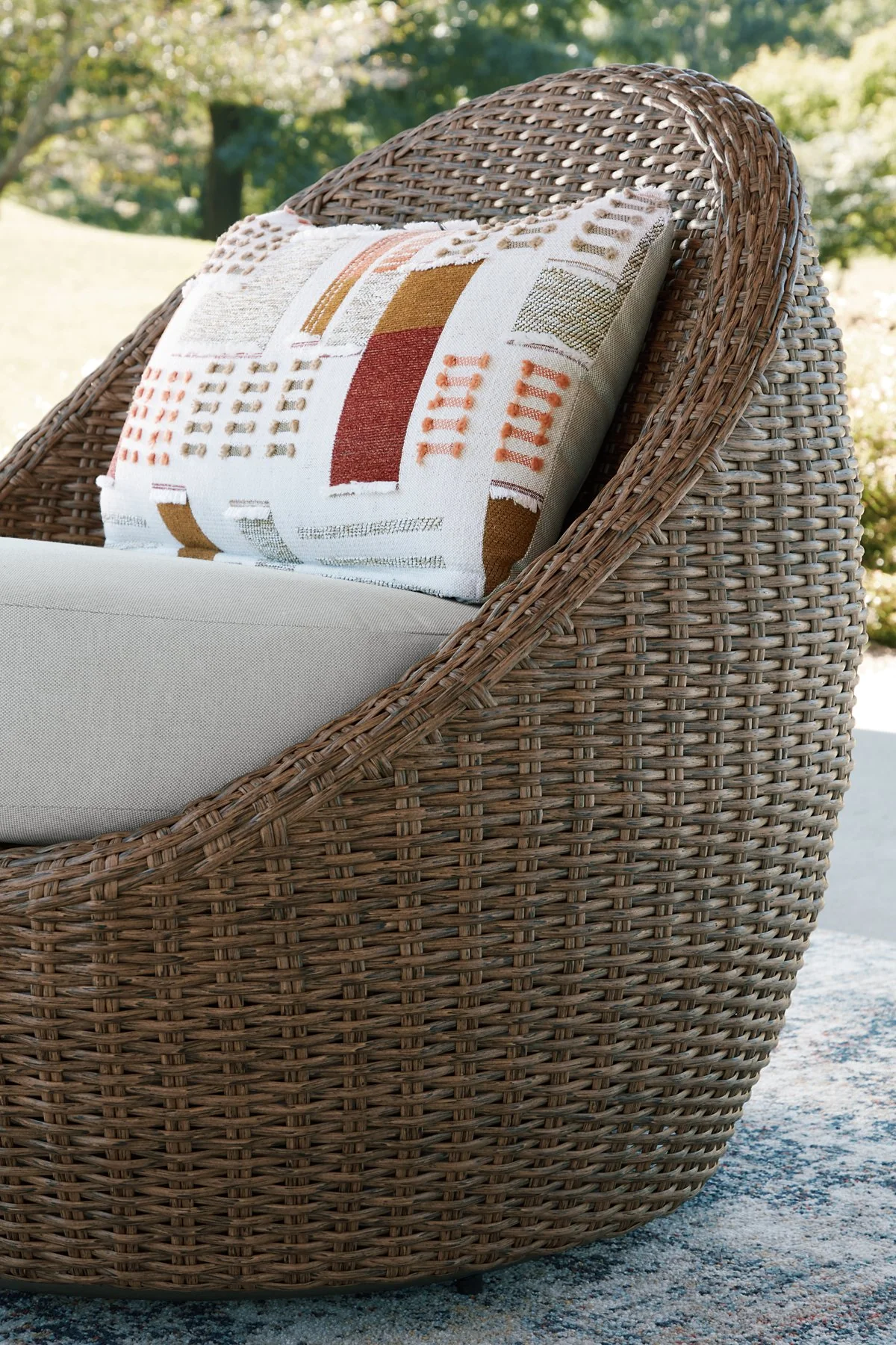 Double Point Outdoor Seating Set - Image 12