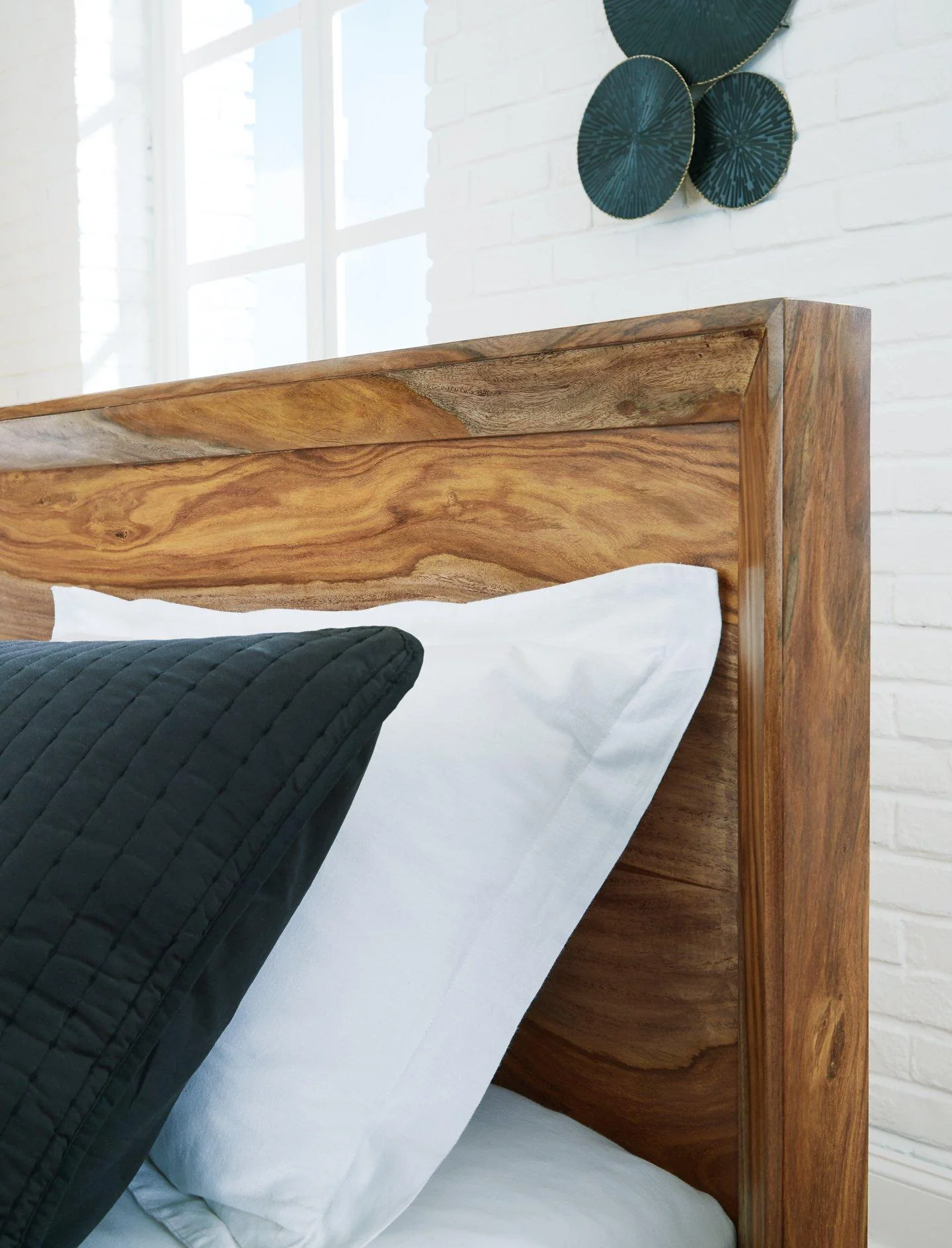 Dressonni Bed - Image 7
