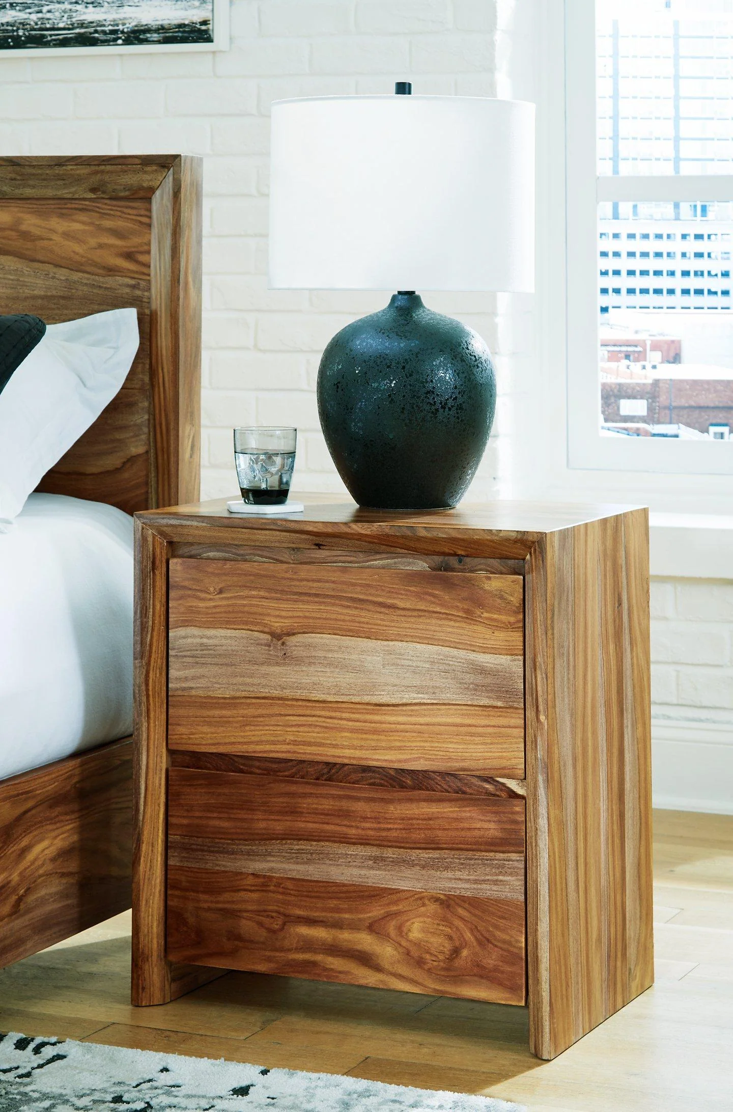 Dressonni Nightstand - Image 2