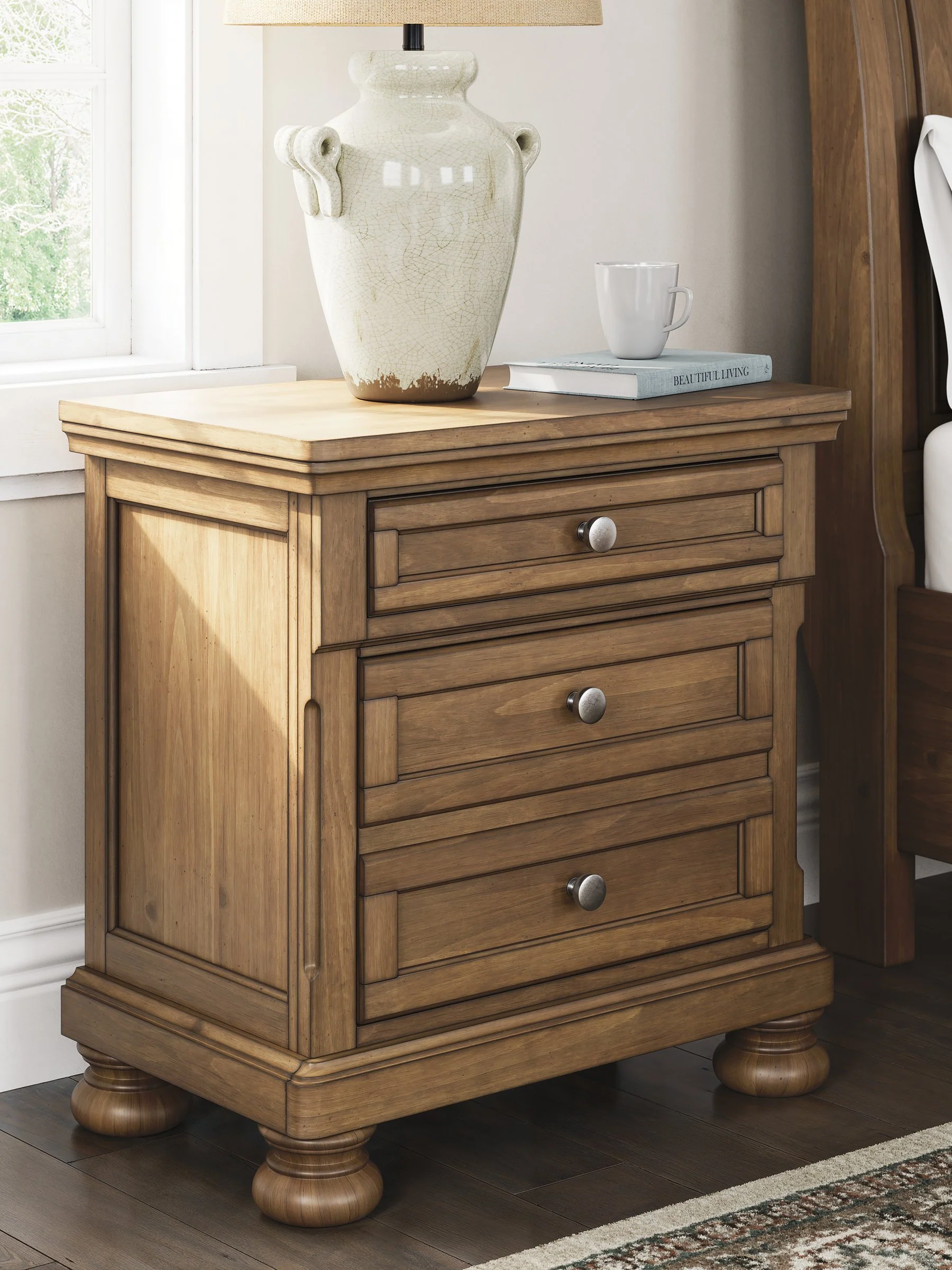 Feddinger Nightstand - Image 2