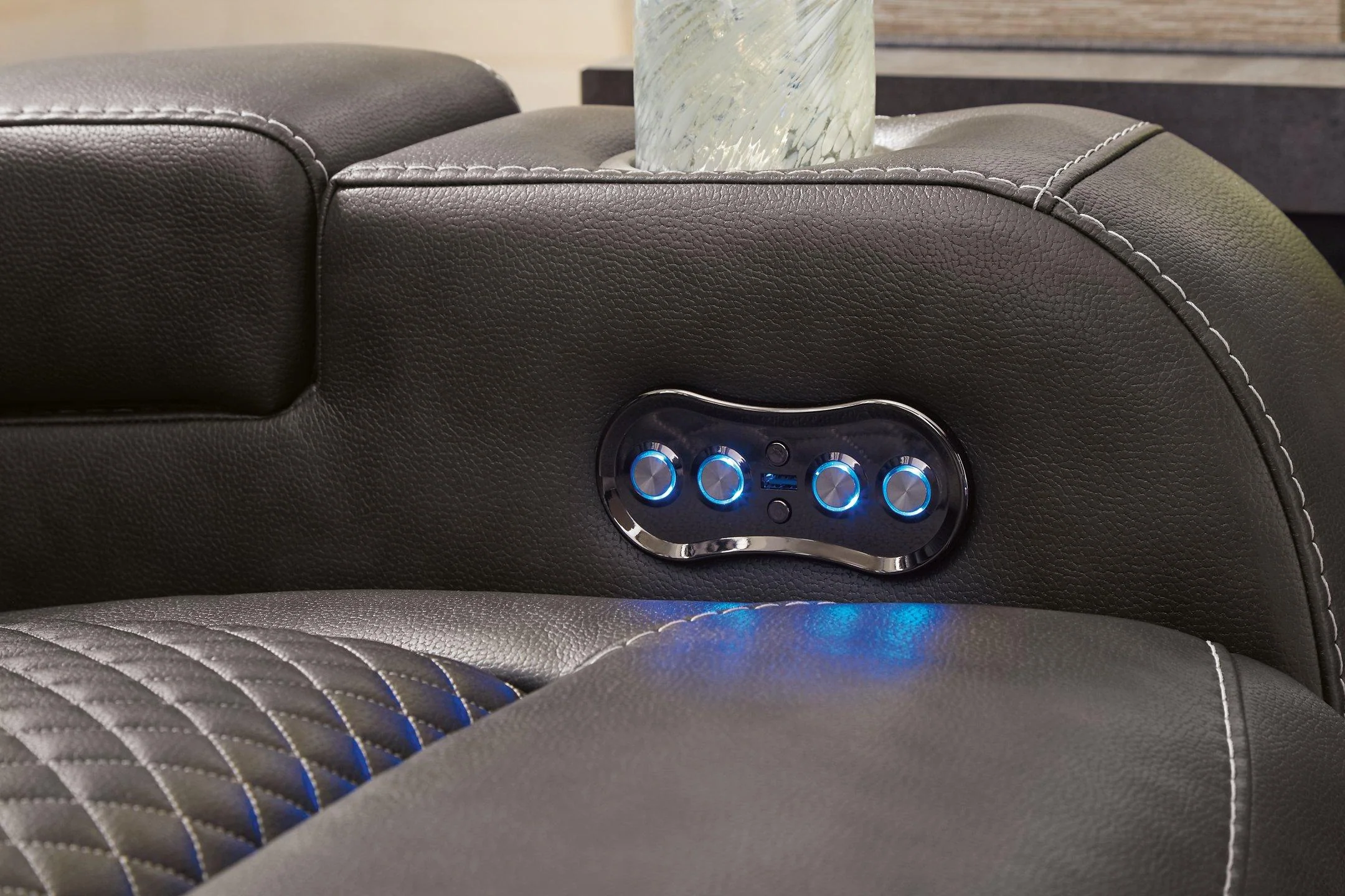 Fyne-Dyme Power Recliner - Image 10