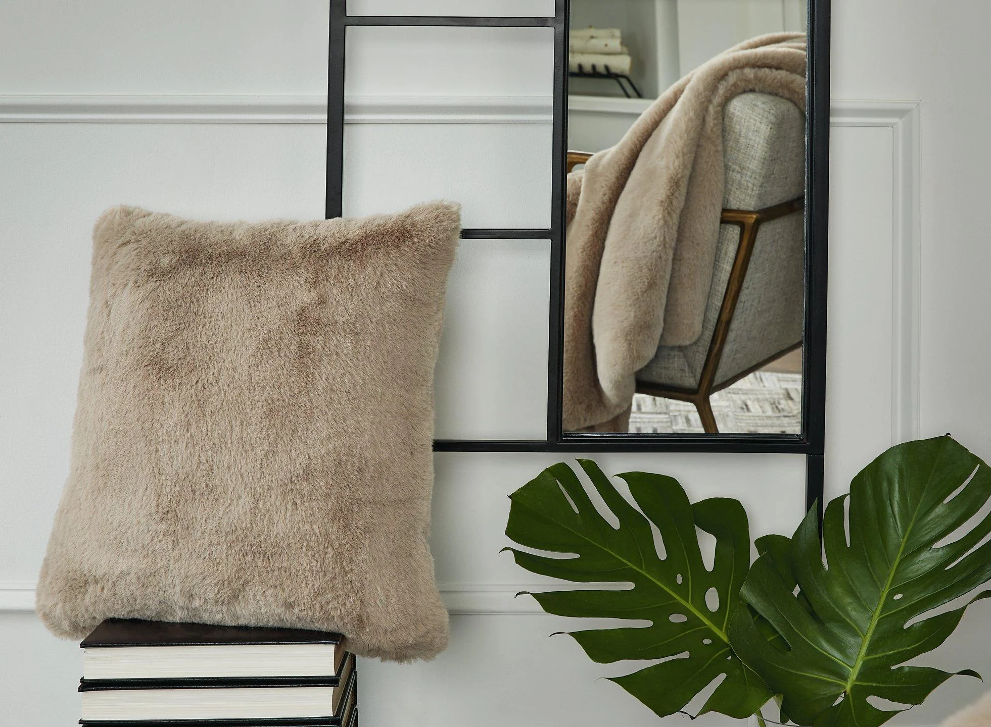 Gariland Pillow - Image 8
