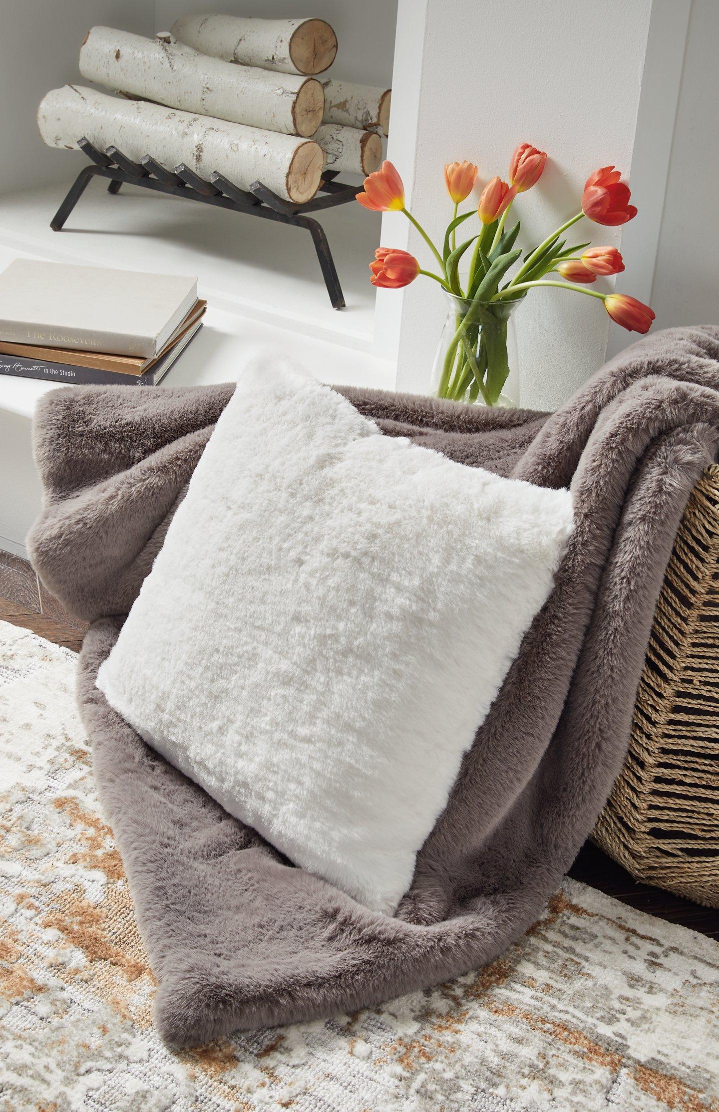 Gariland Pillow (Set of 4) - Image 2