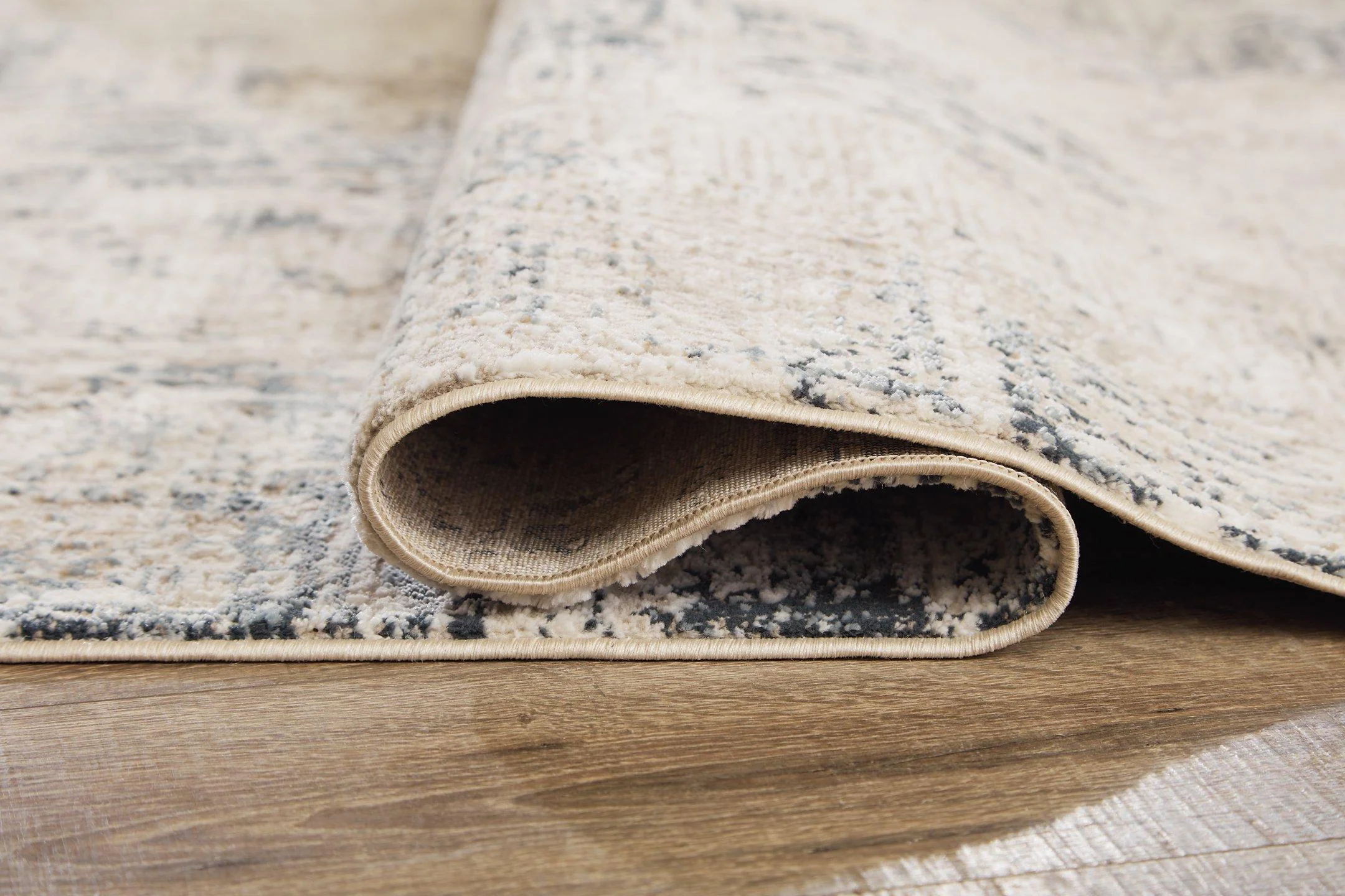 Gentor 5' x 7' Rug - Image 6
