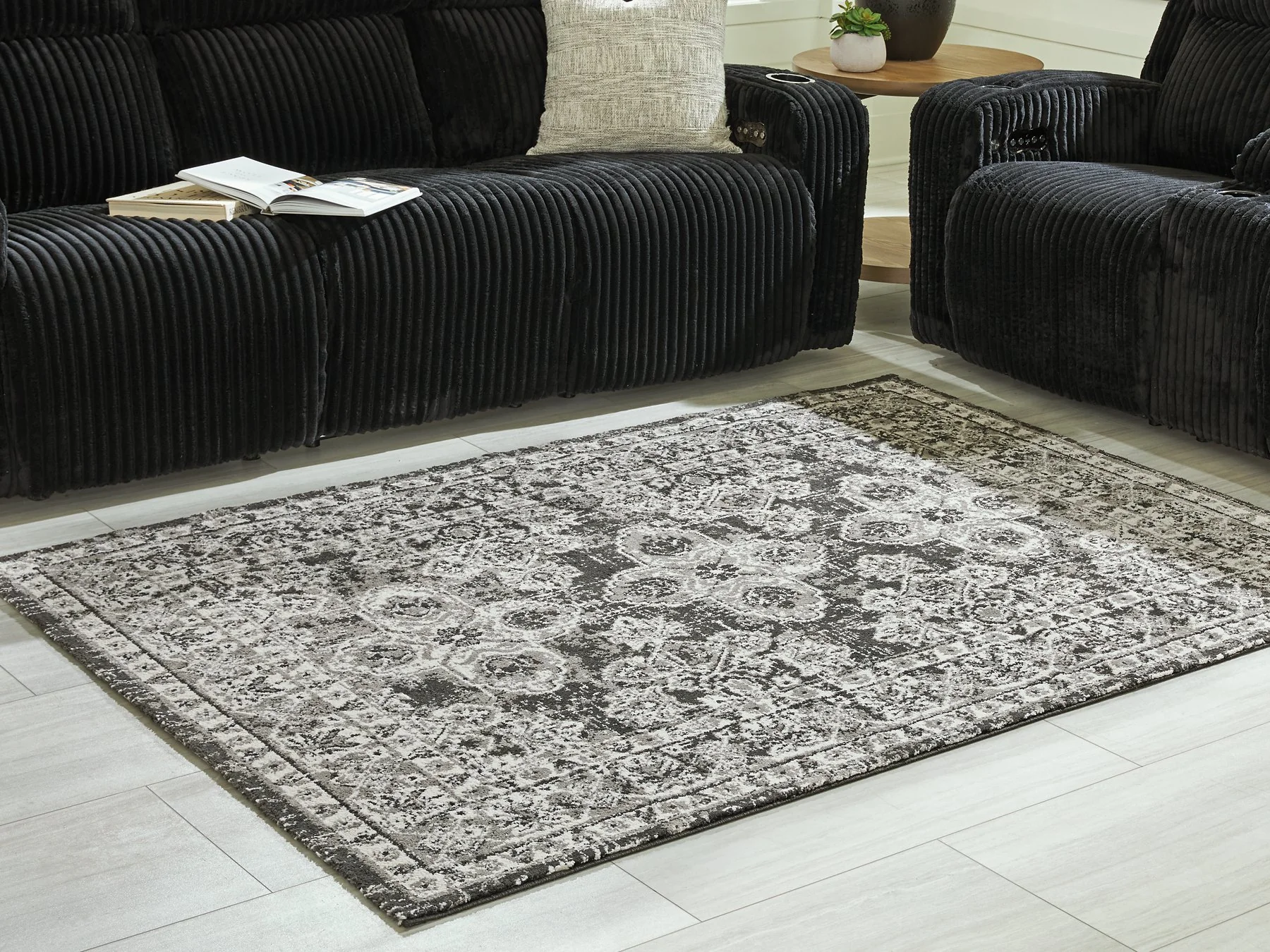 Glennisman Medium Rug - Image 2