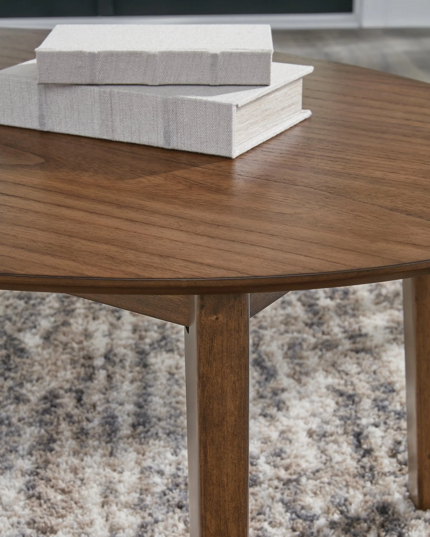 Gordonay Table (Set of 3) - Image 4