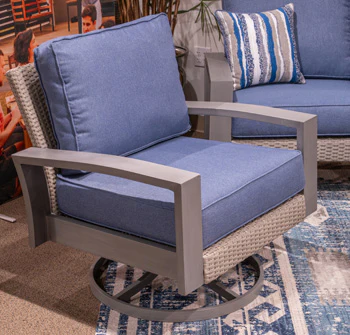 Half Moon Beach Outdoor Swivel Lounge Chair with Cushion