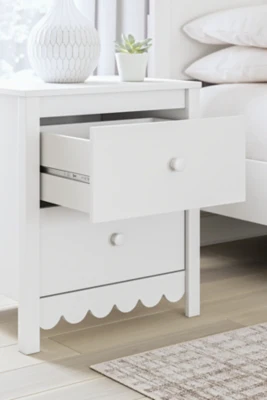 Hallityn Nightstand - Image 13