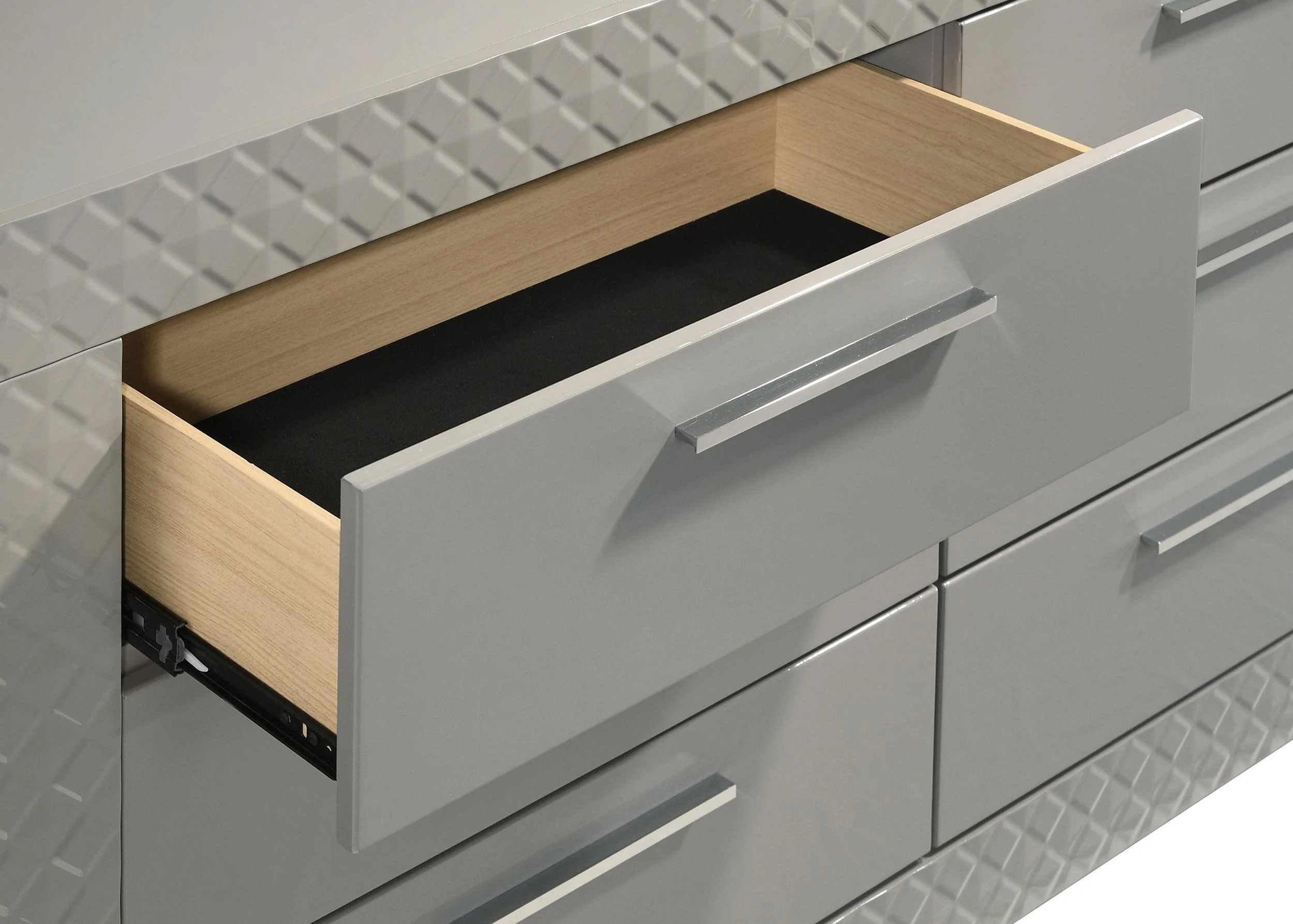 Ives Dresser - Image 24