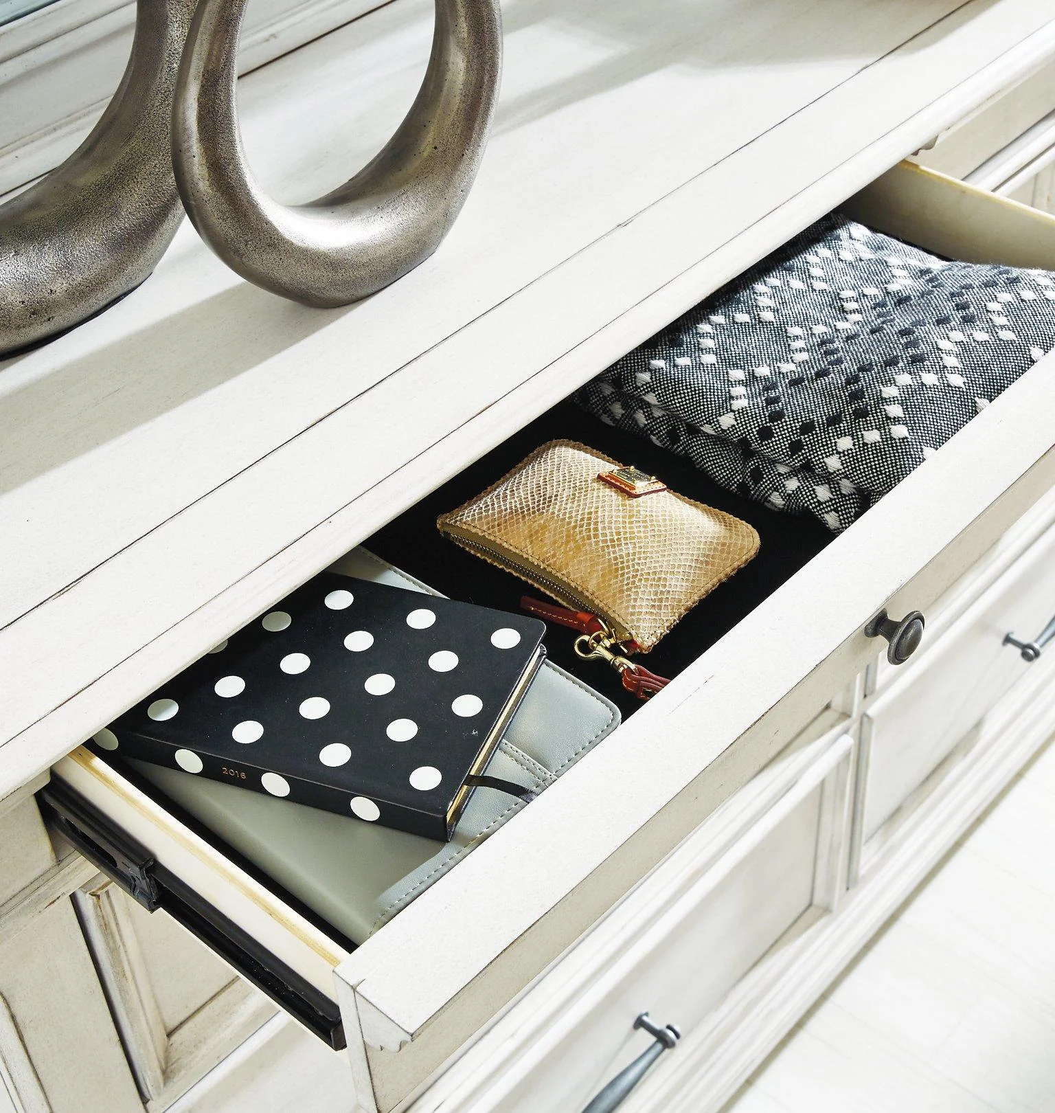 Kanwyn Dresser and Mirror - Image 7