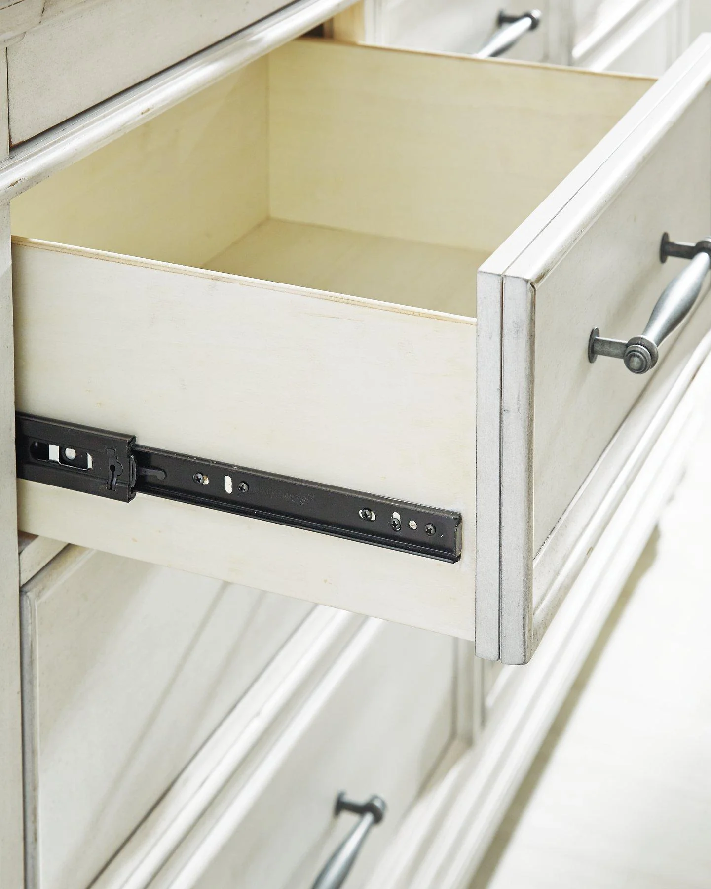 Kanwyn Dresser and Mirror - Image 8