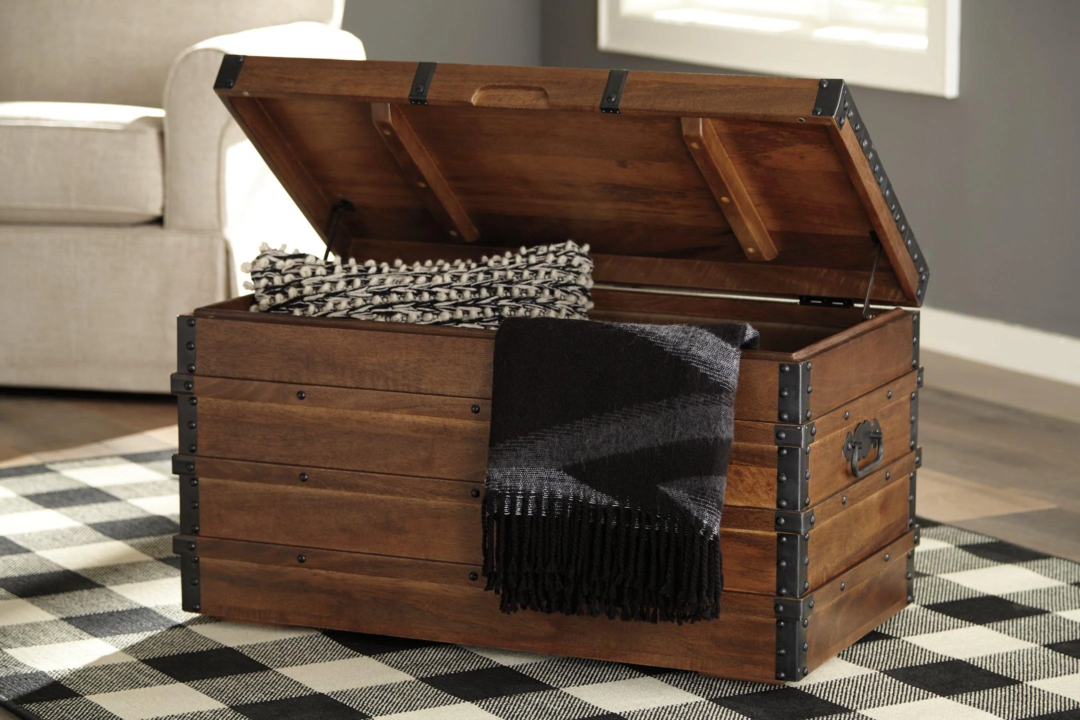 Kettleby Storage Trunk - Image 9