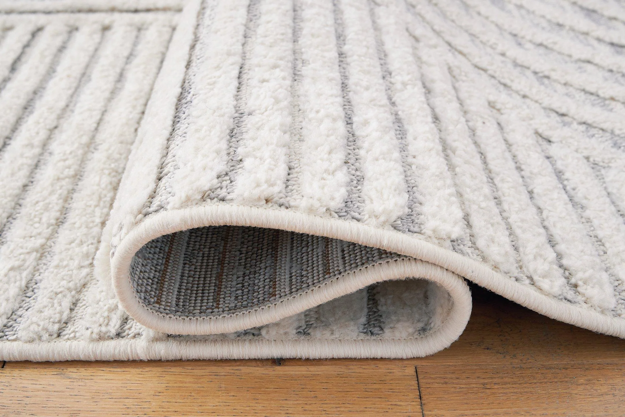 Lambworth 5'3" x 7' Rug - Image 6