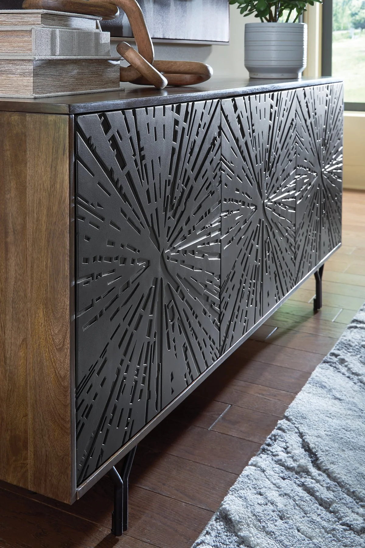 Lavinmont Accent Cabinet - Image 7