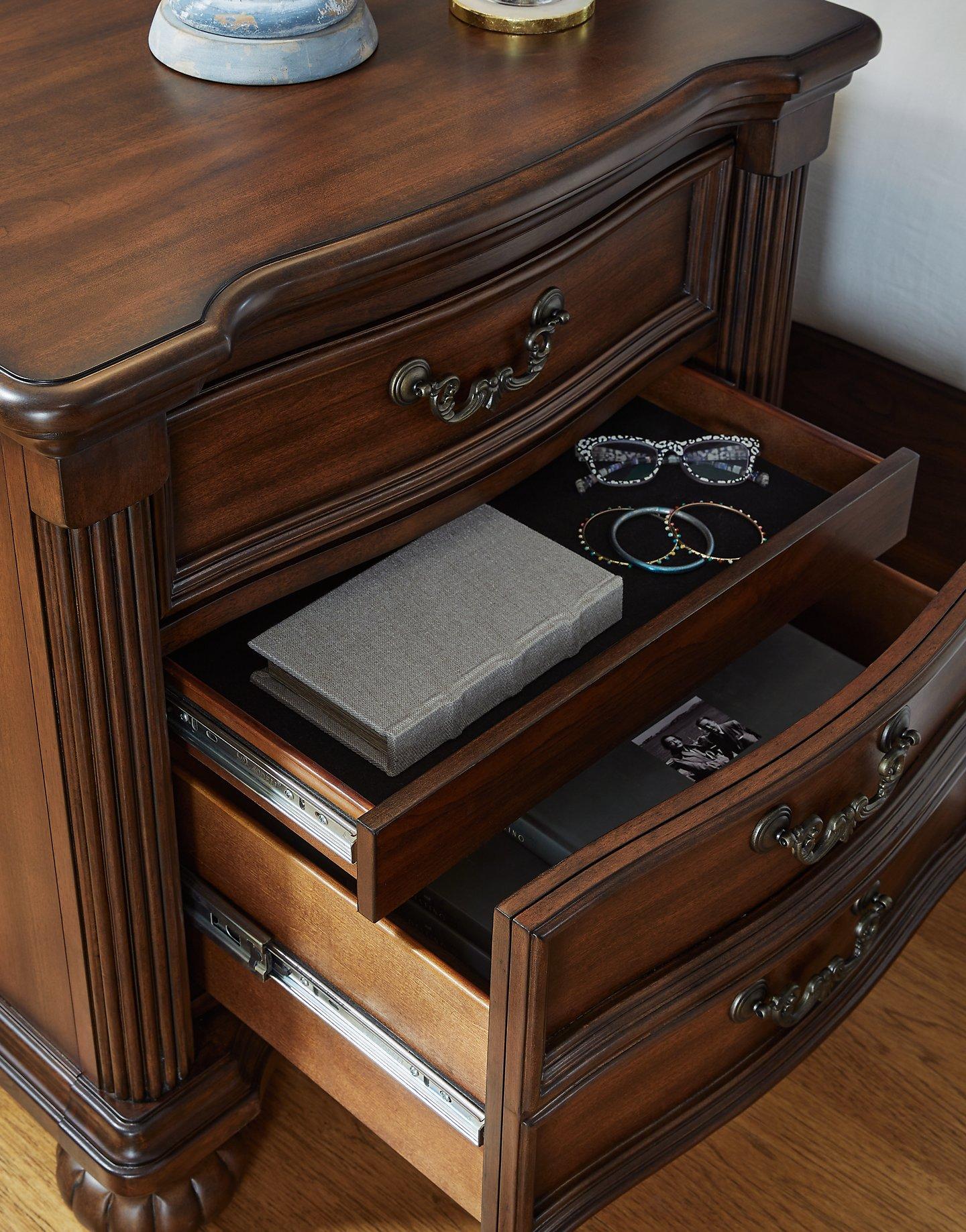 Lavinton Bedroom Set - Image 19