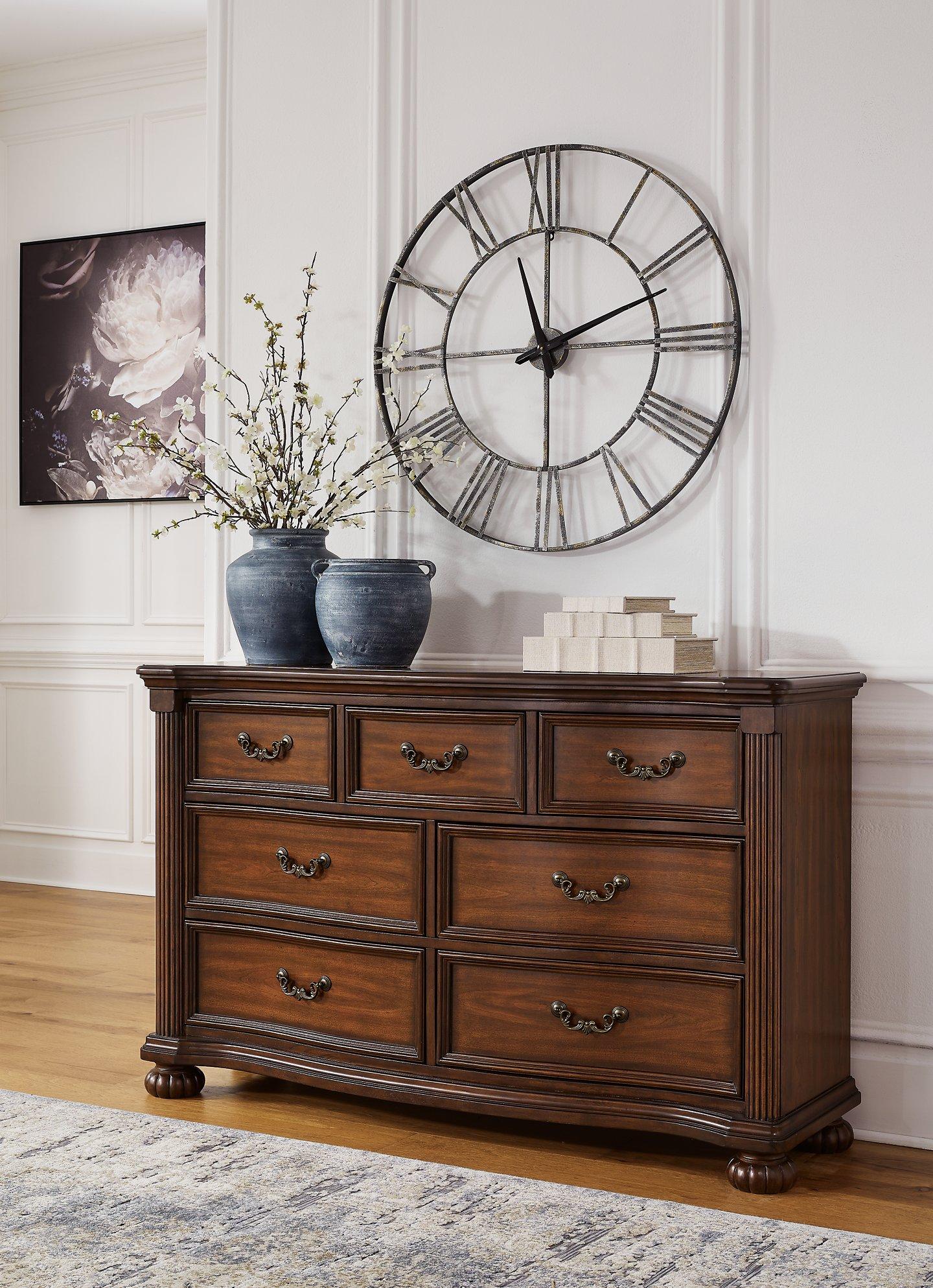 Lavinton Dresser and Mirror - Image 5