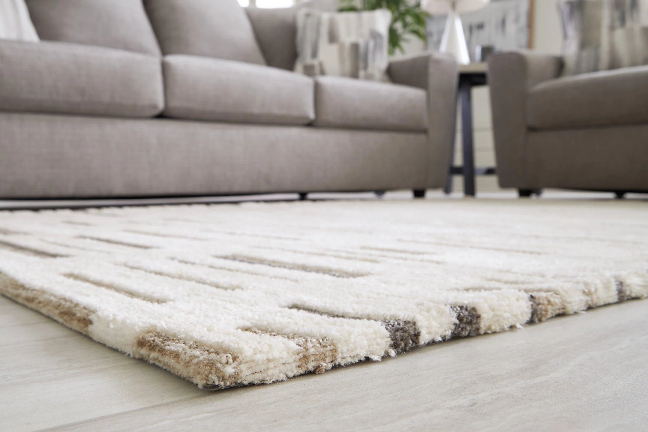 Leesdale 5' x 7' Rug - Image 5
