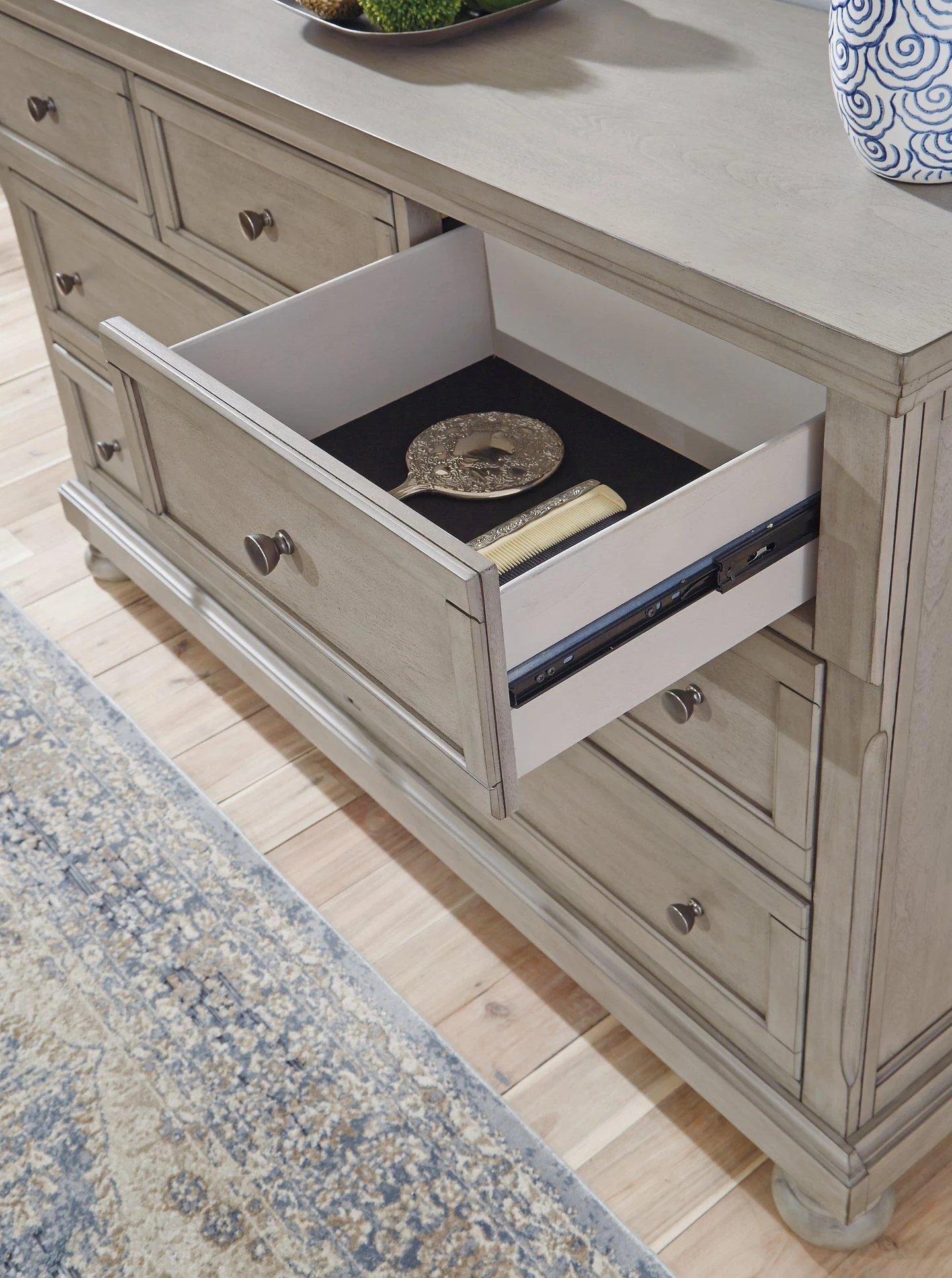 Lettner Dresser and Mirror - Image 8