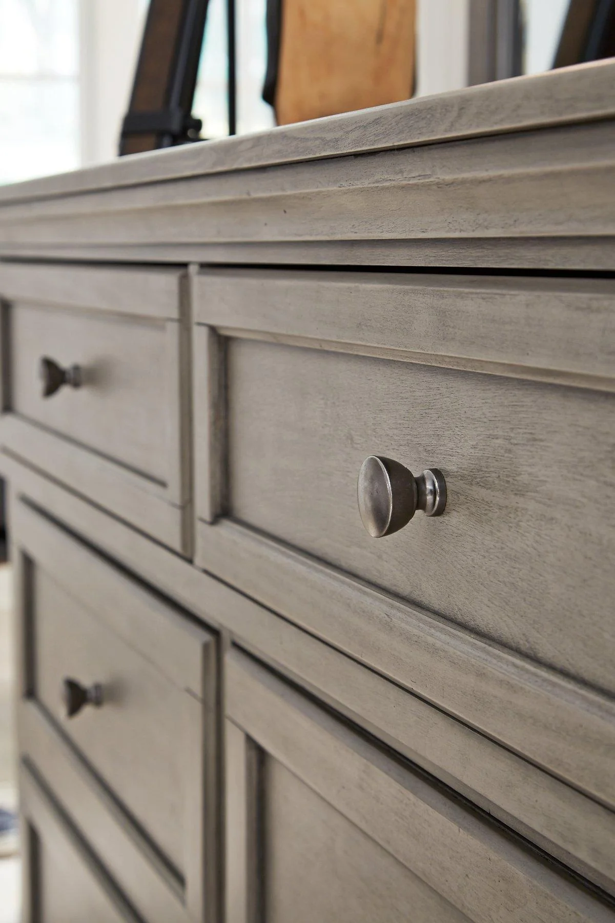 Lettner Dresser and Mirror - Image 9