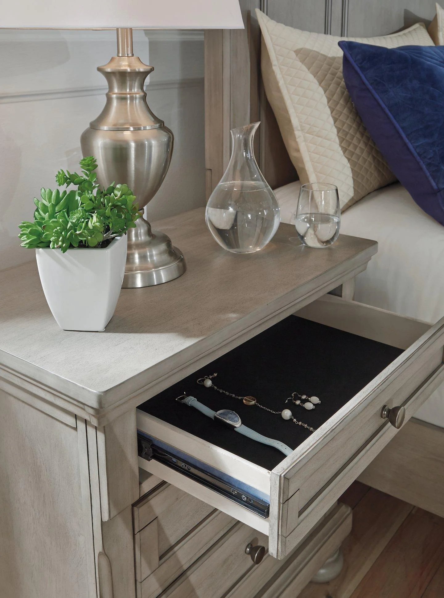 Lettner Nightstand - Image 5