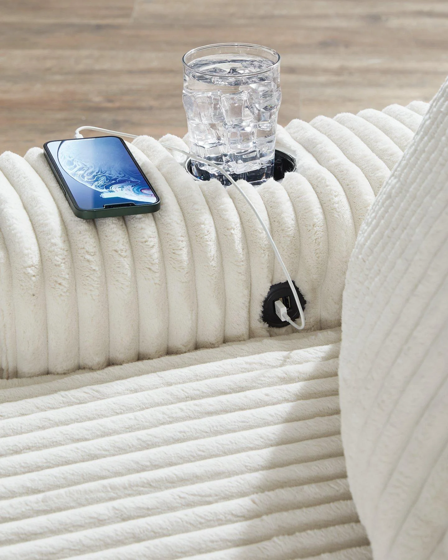 Lindyn Chaise - Image 11