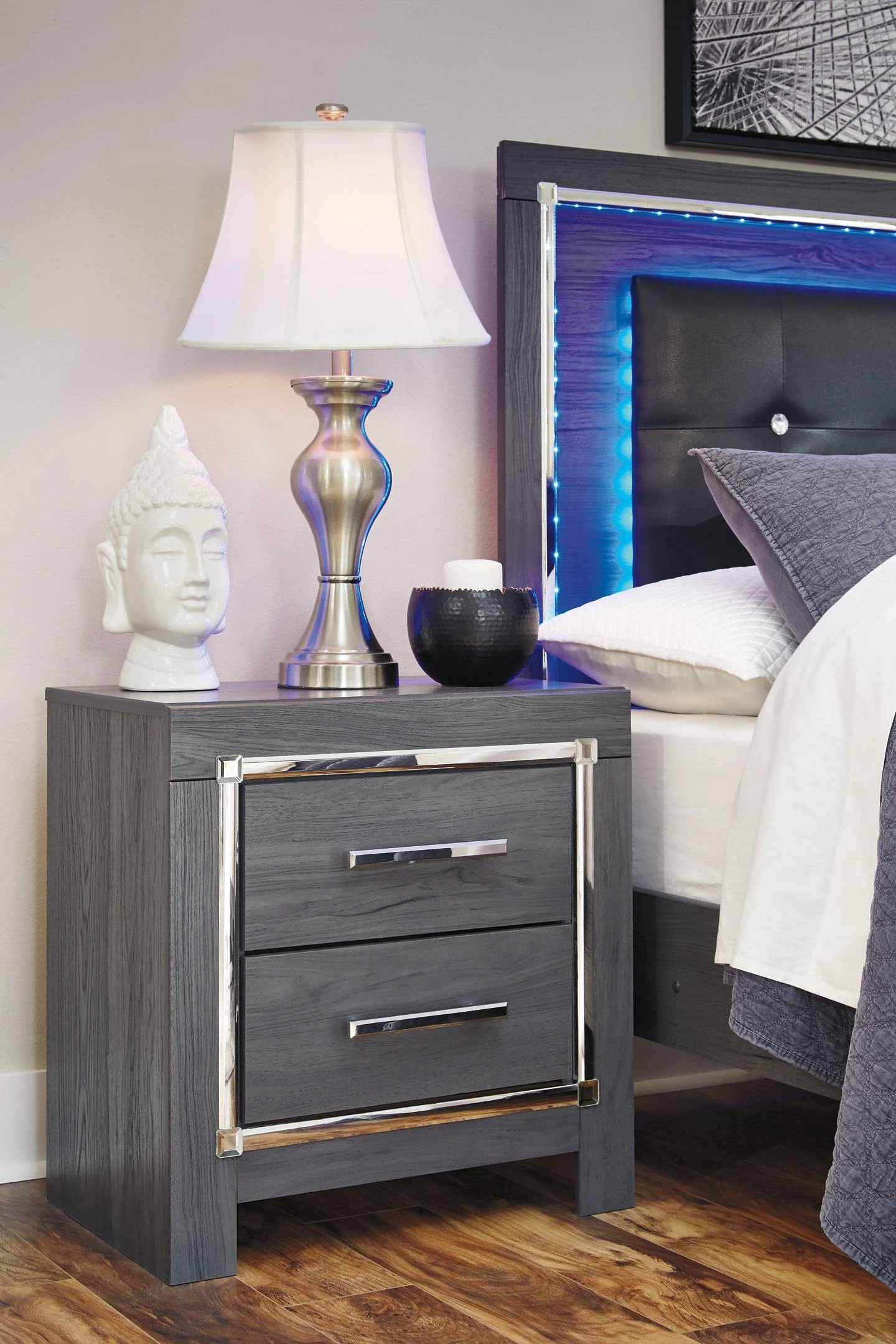 Lodanna Nightstand - Image 2