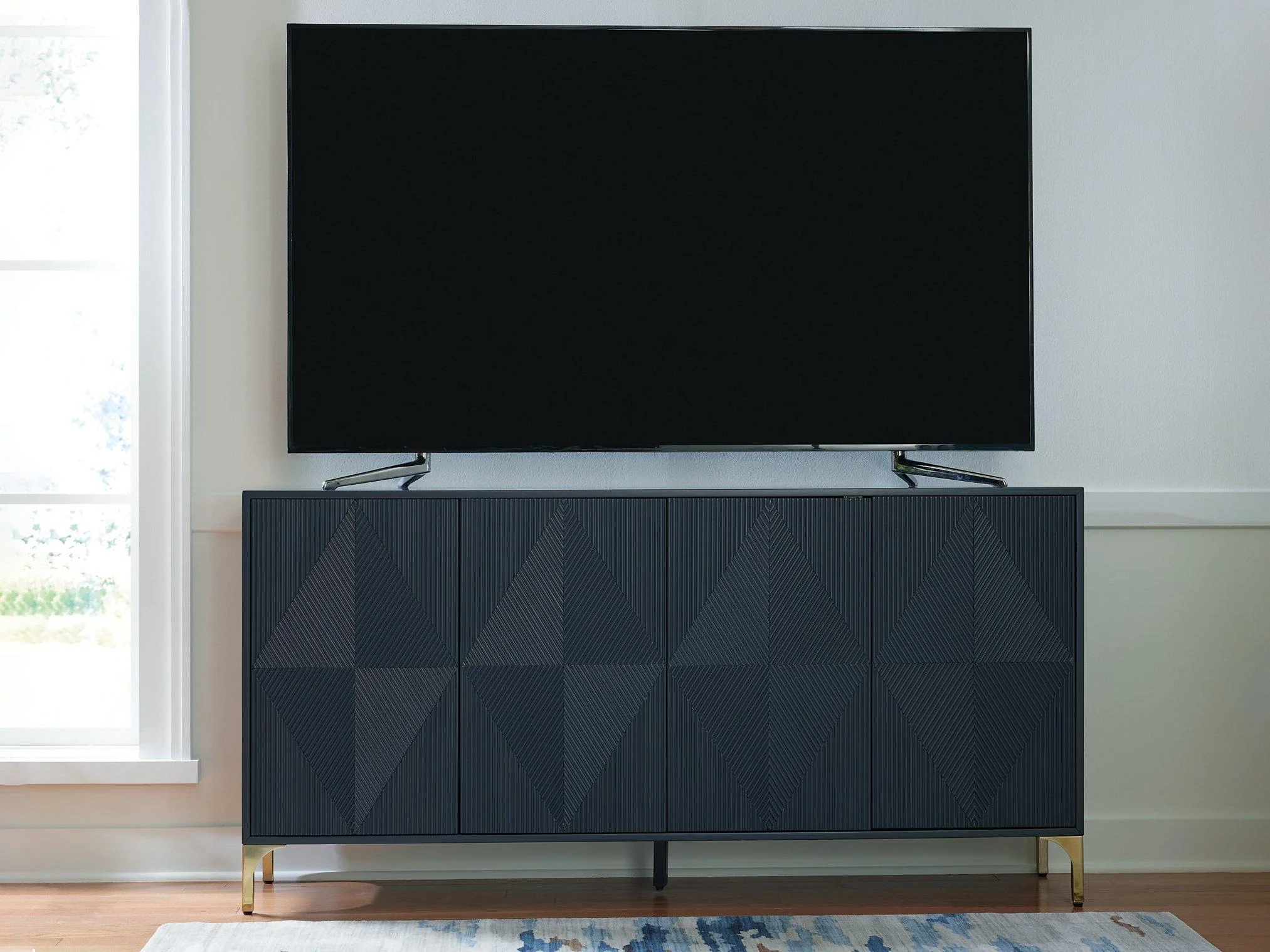 Loirwick Accent Cabinet - Image 8