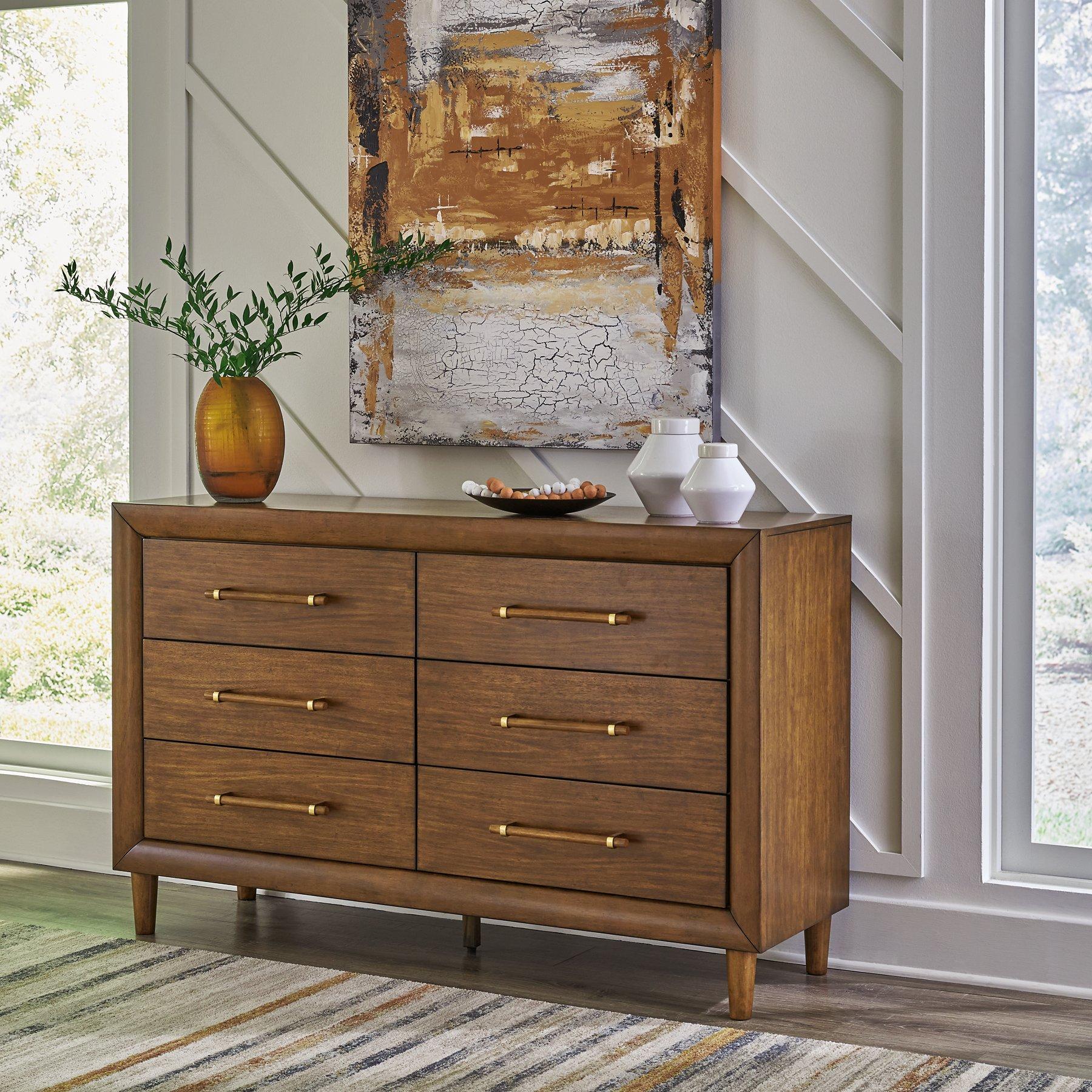 Lyncott Dresser and Mirror - Image 5